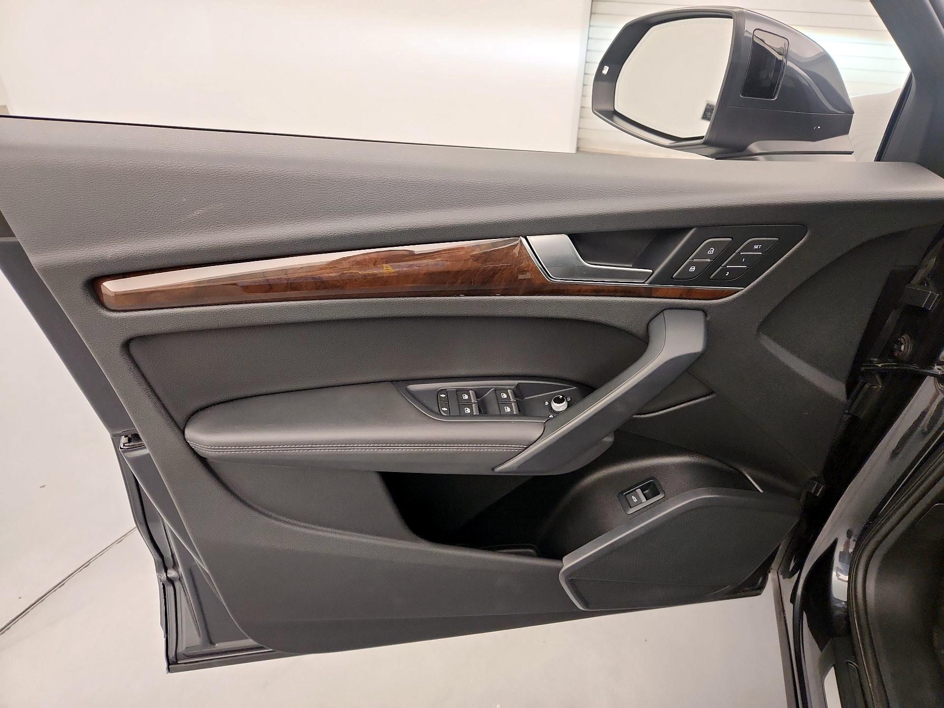Thumbnail: 2020 Audi Q5 - 12