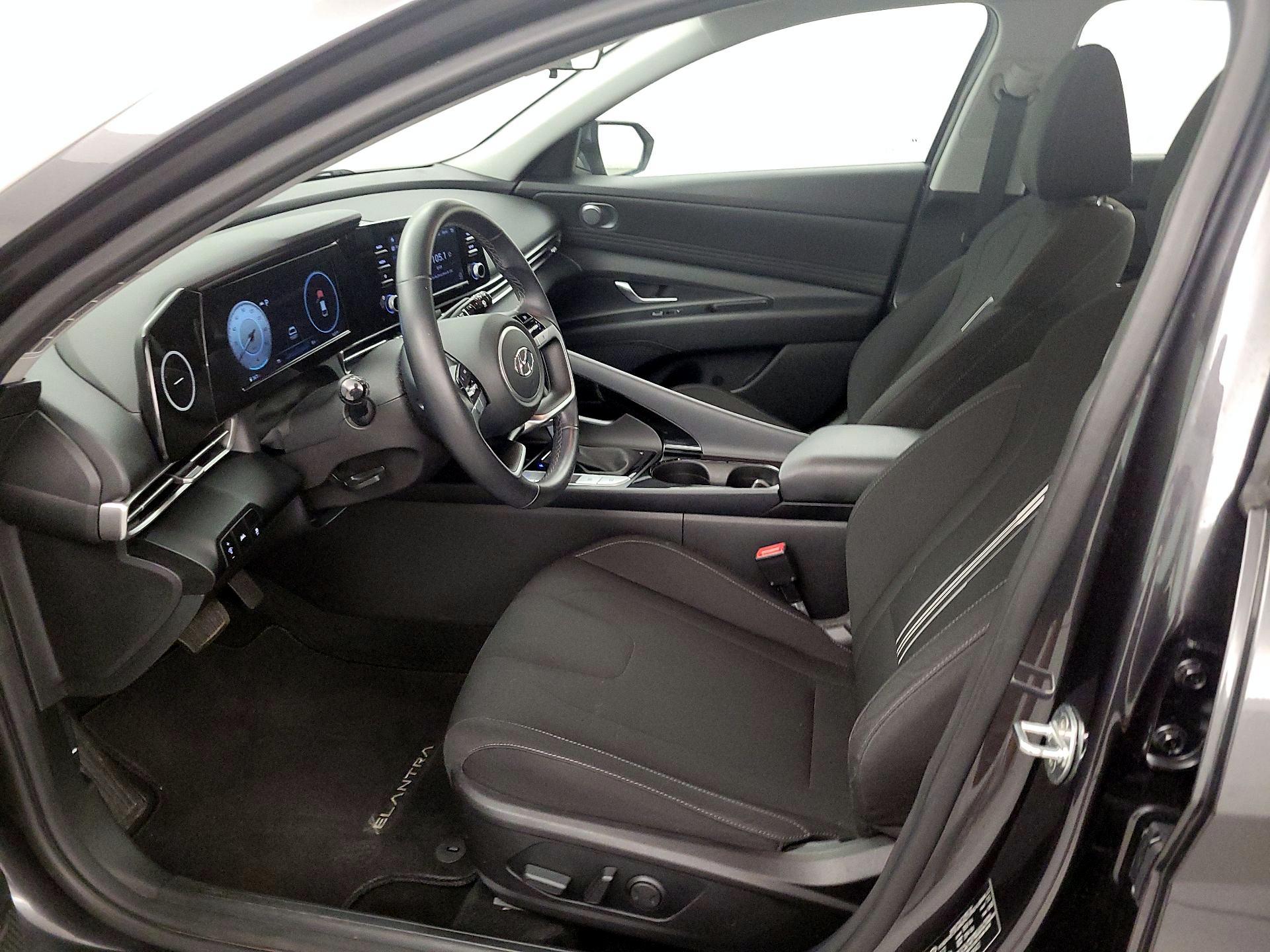 Thumbnail: 2022 Hyundai Elantra - 11