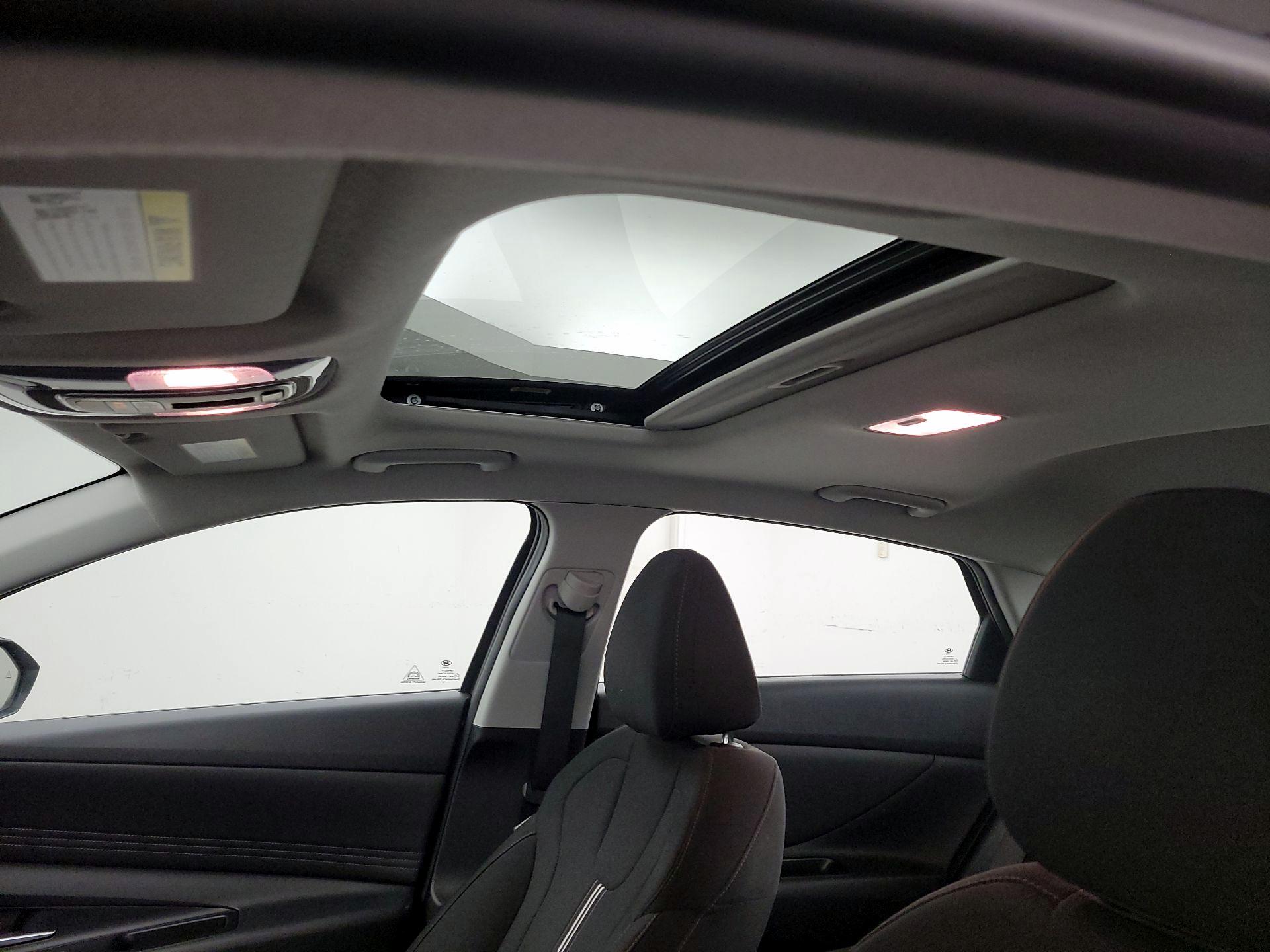 Thumbnail: 2022 Hyundai Elantra - 19