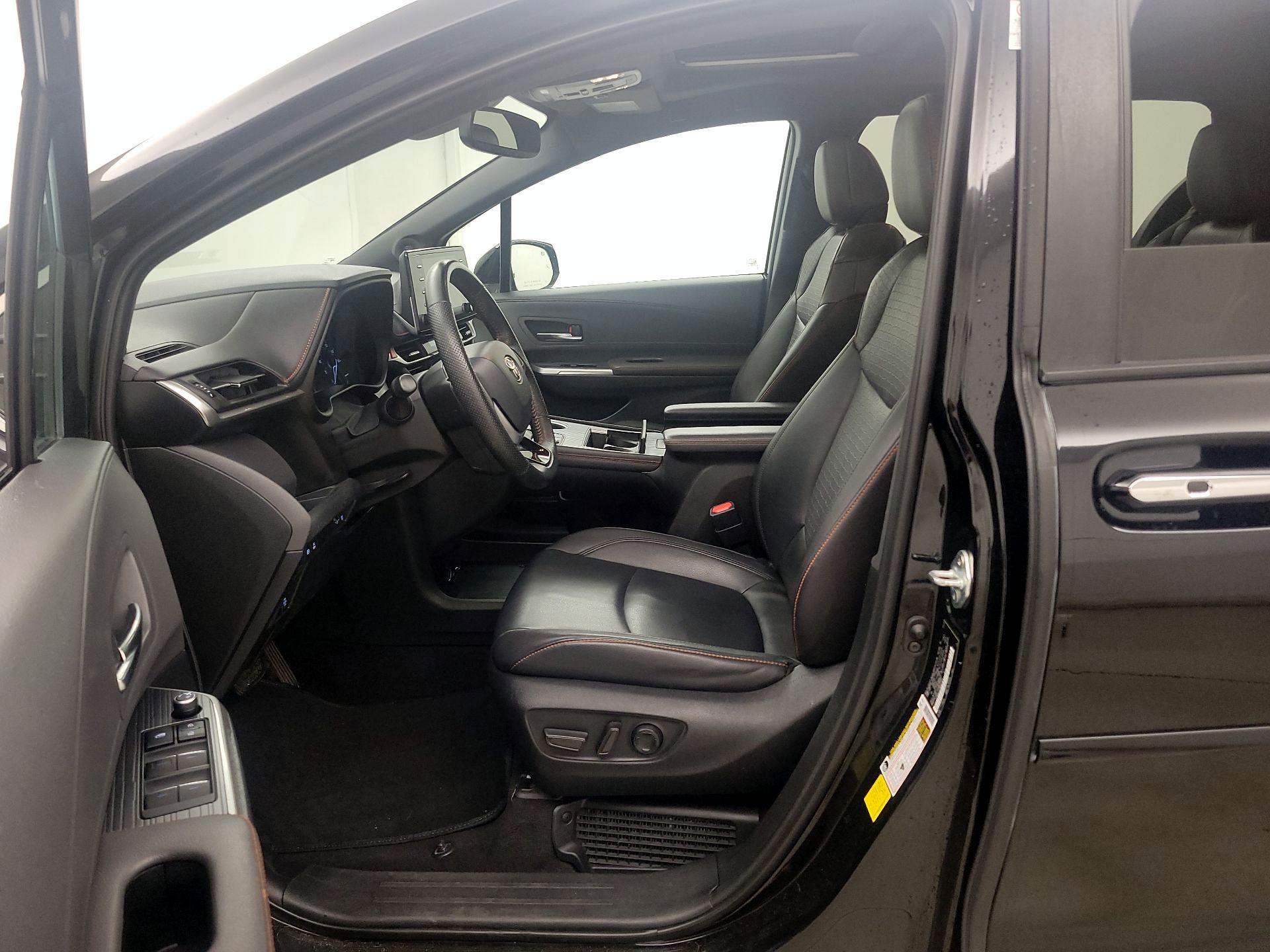 Thumbnail: 2022 Toyota Sienna - 11