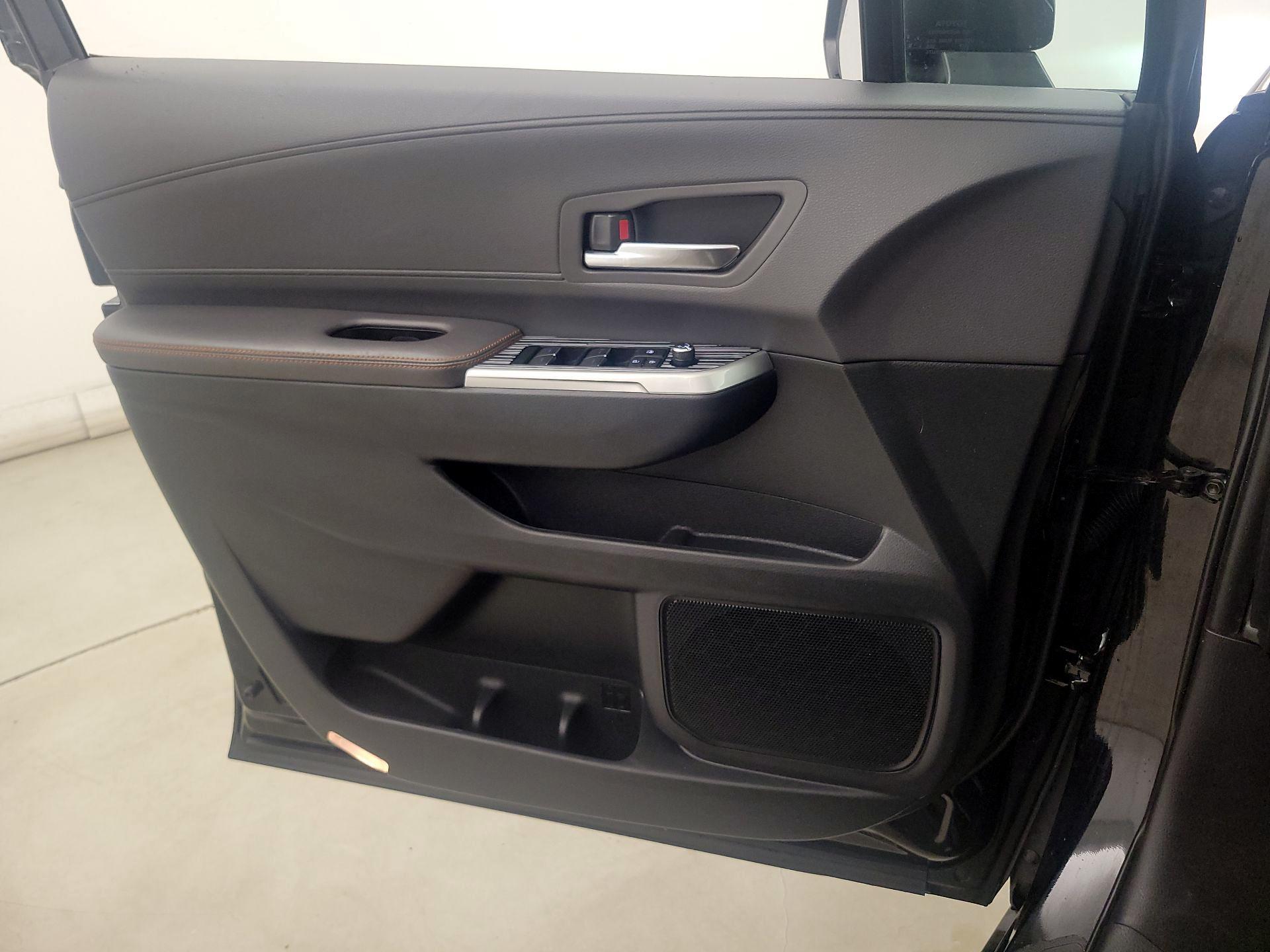 Thumbnail: 2022 Toyota Sienna - 12