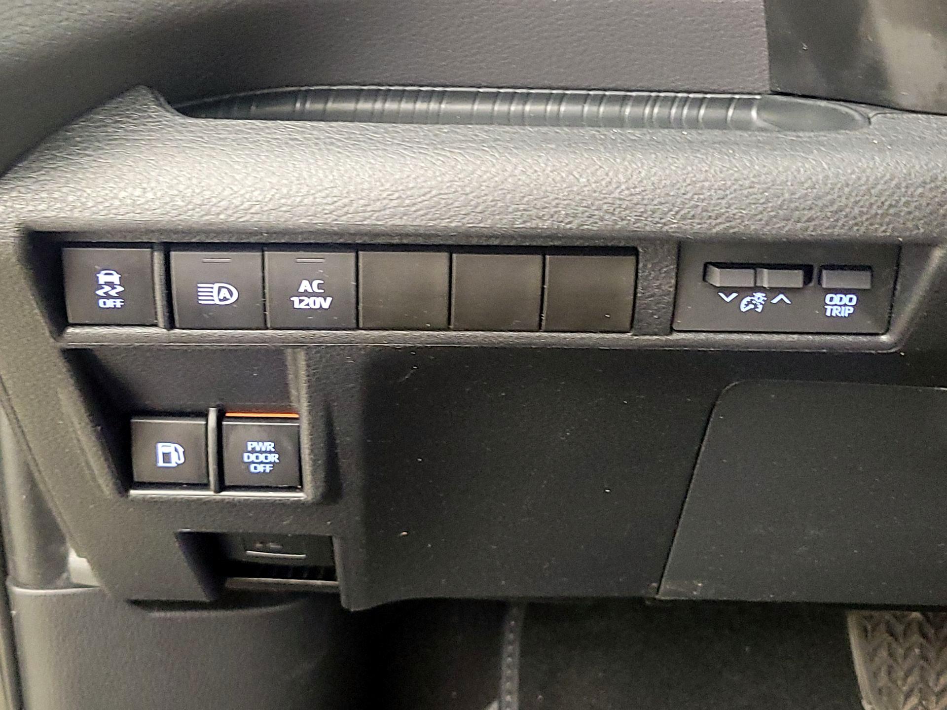 Thumbnail: 2022 Toyota Sienna - 13