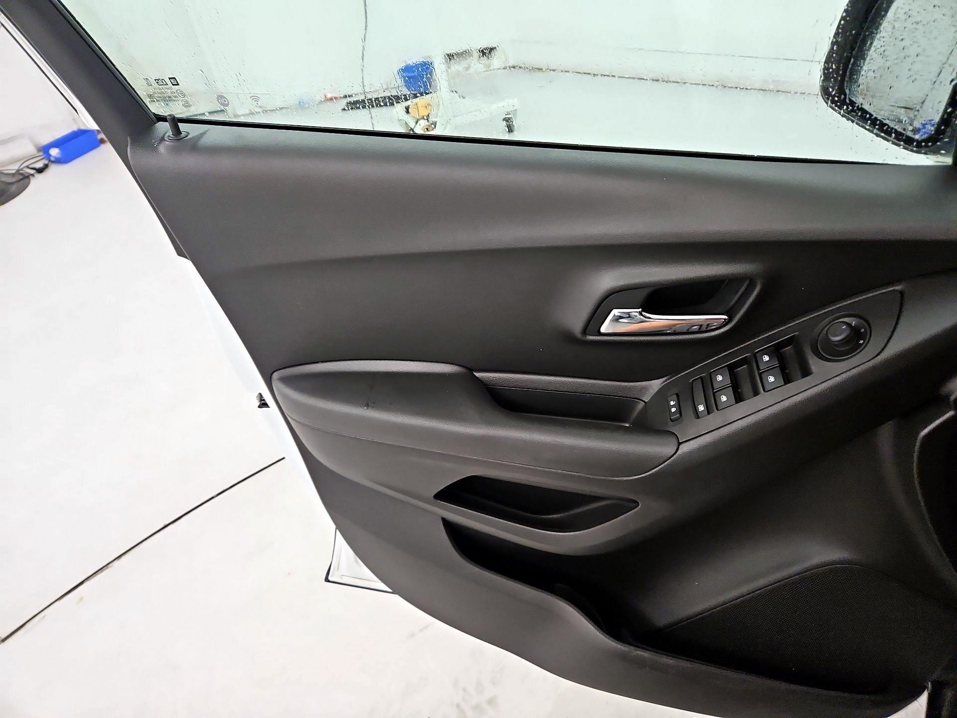 Thumbnail: 2019 Chevrolet Trax - 12
