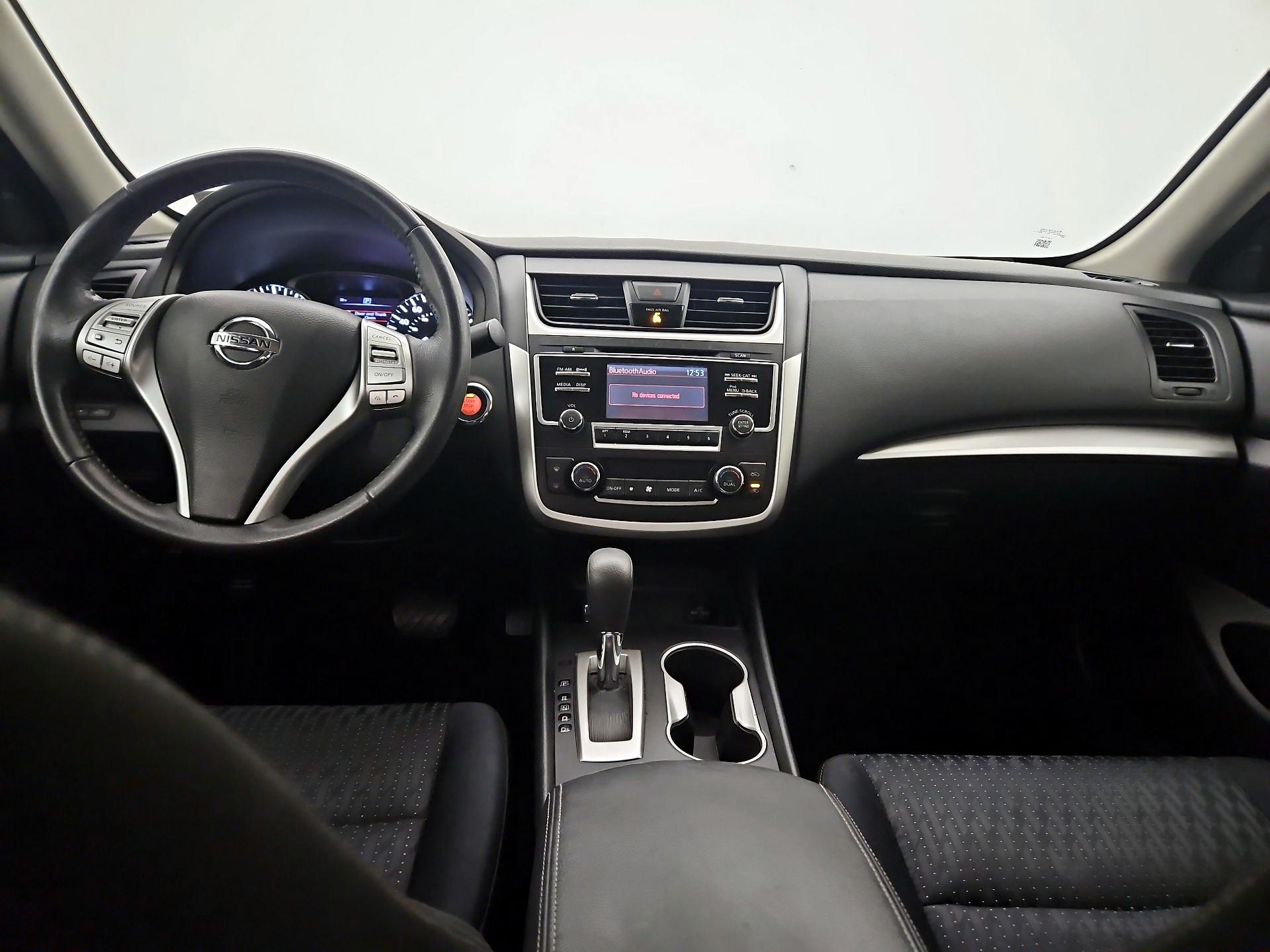 Thumbnail: 2017 Nissan Altima - 9