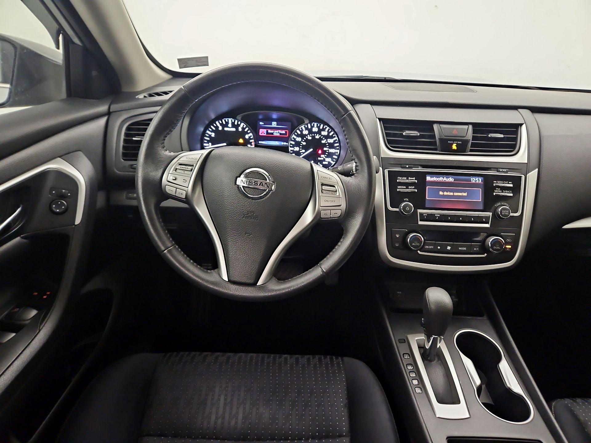 Thumbnail: 2017 Nissan Altima - 10