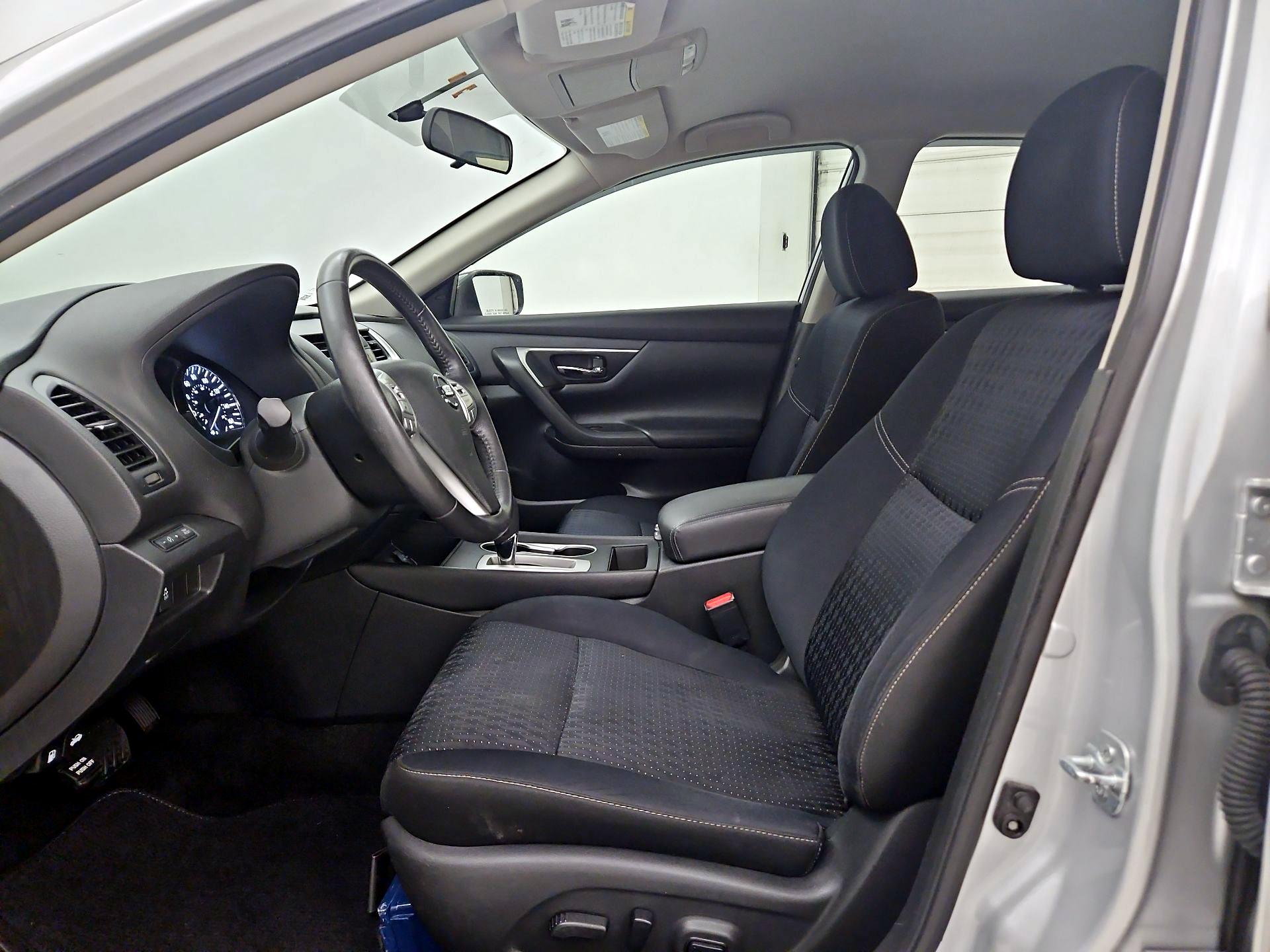 Thumbnail: 2017 Nissan Altima - 11