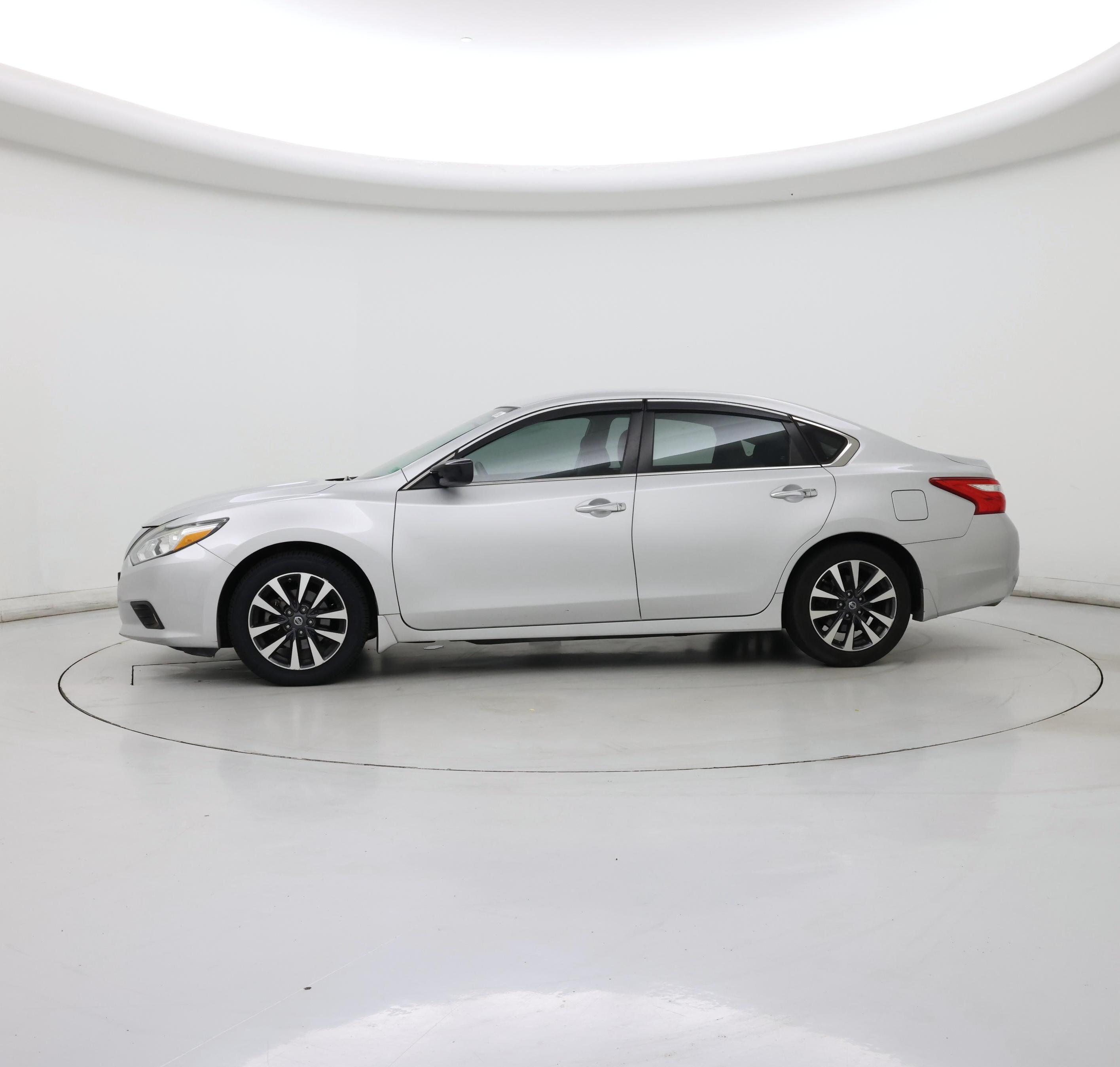 Thumbnail: 2017 Nissan Altima - 3