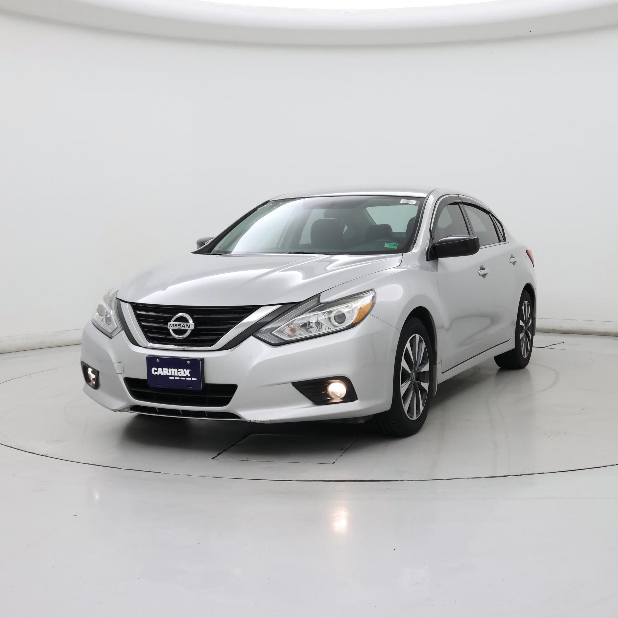 Thumbnail: 2017 Nissan Altima - 4