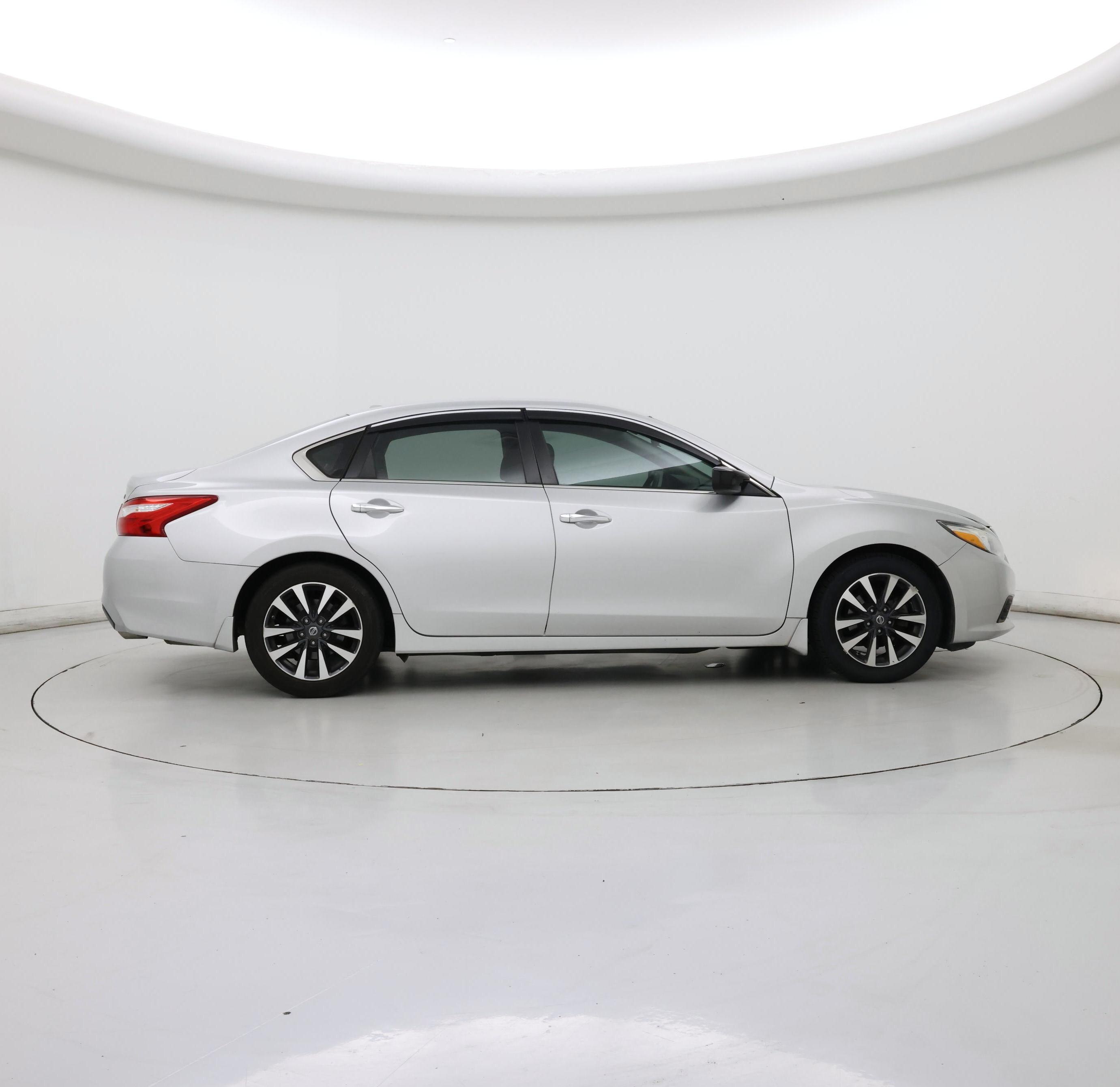 Thumbnail: 2017 Nissan Altima - 7