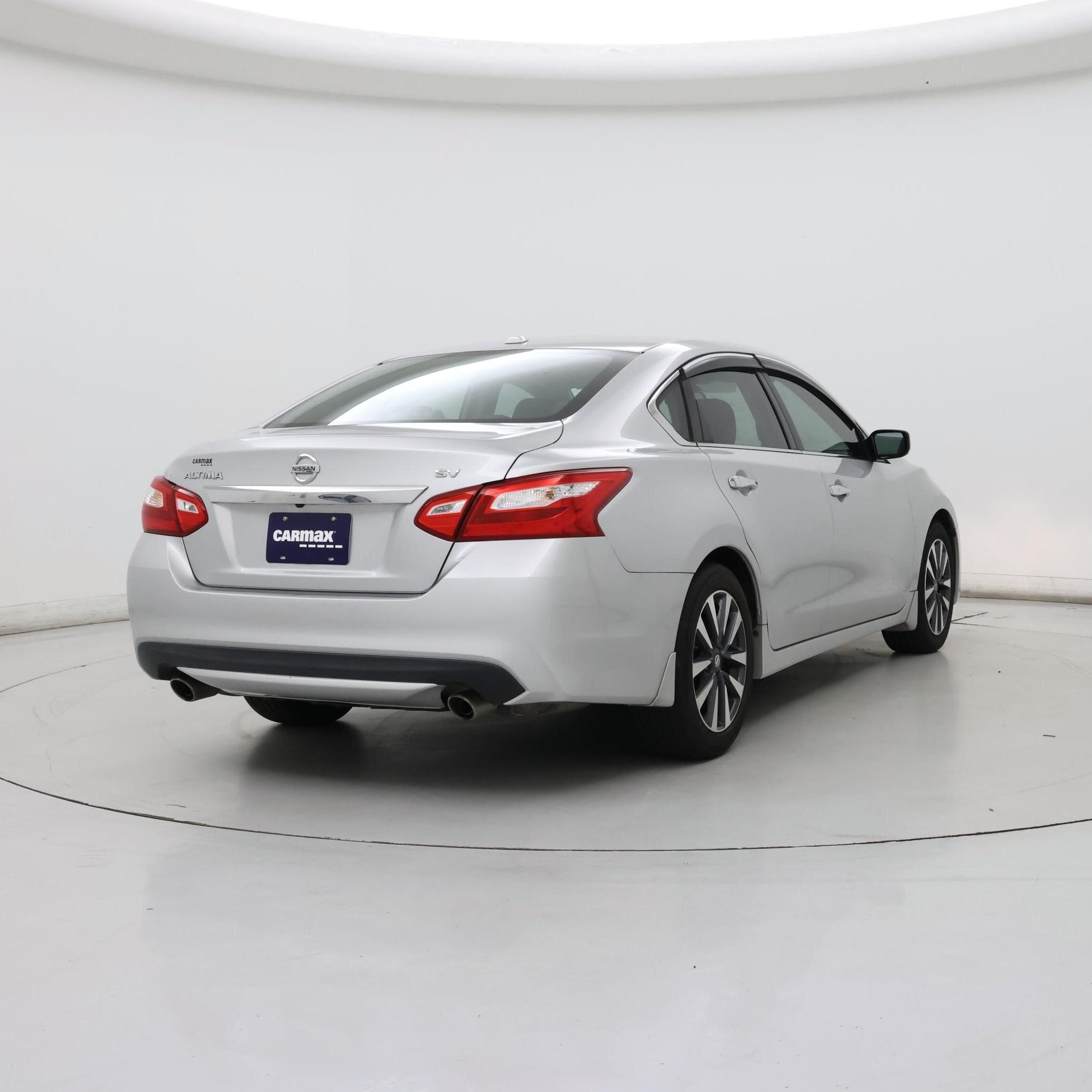 Thumbnail: 2017 Nissan Altima - 8