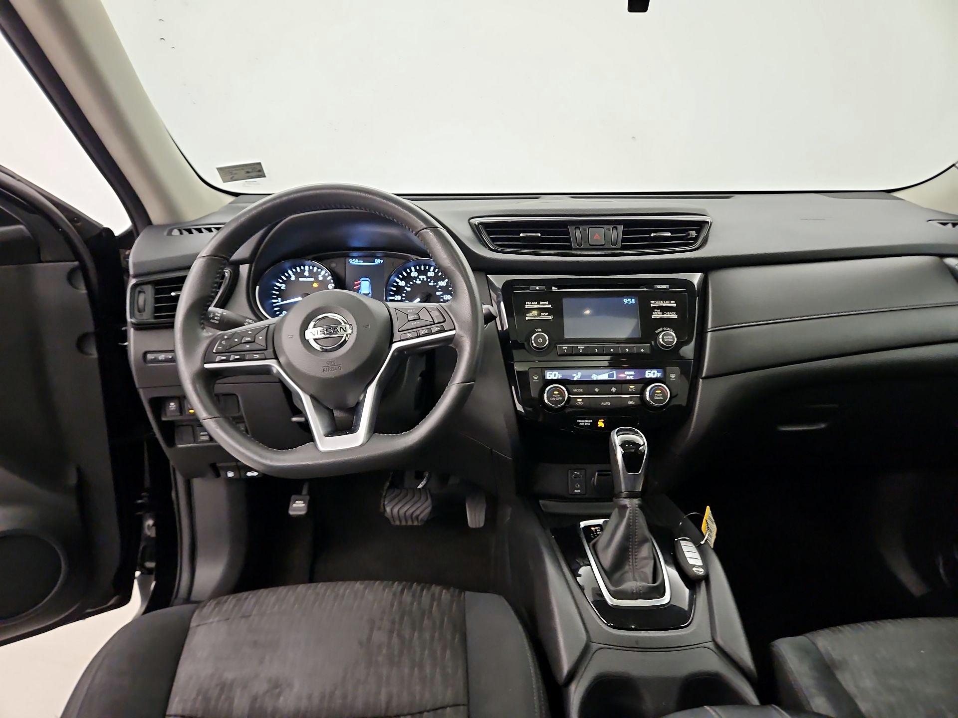 Thumbnail: 2017 Nissan Rogue - 9