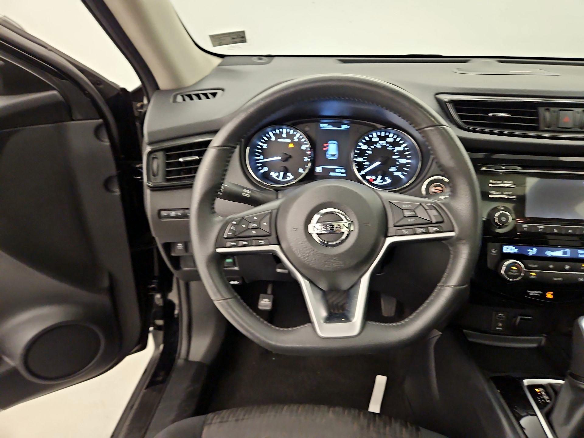 Thumbnail: 2017 Nissan Rogue - 10