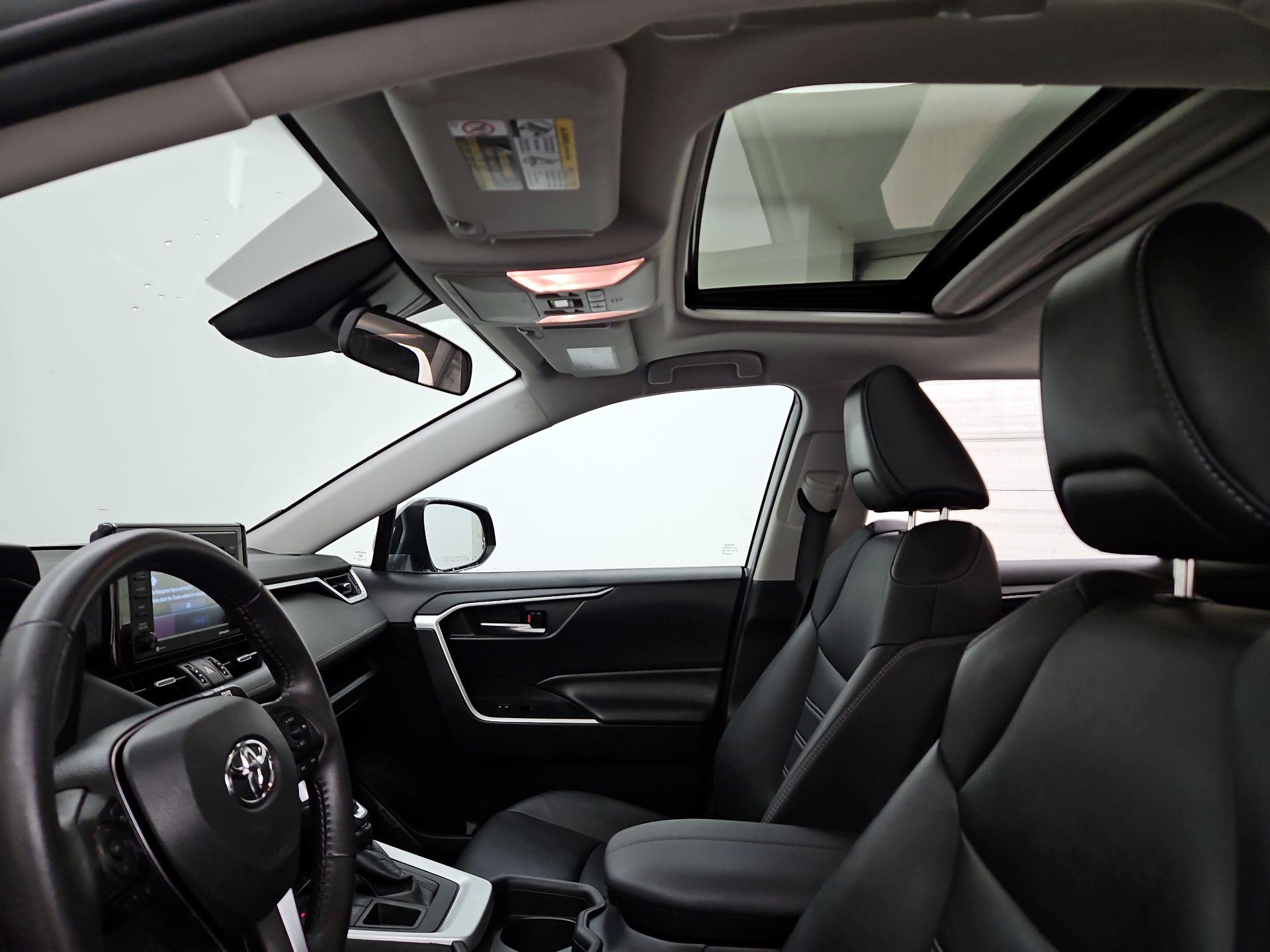 Thumbnail: 2020 Toyota RAV4 - 20
