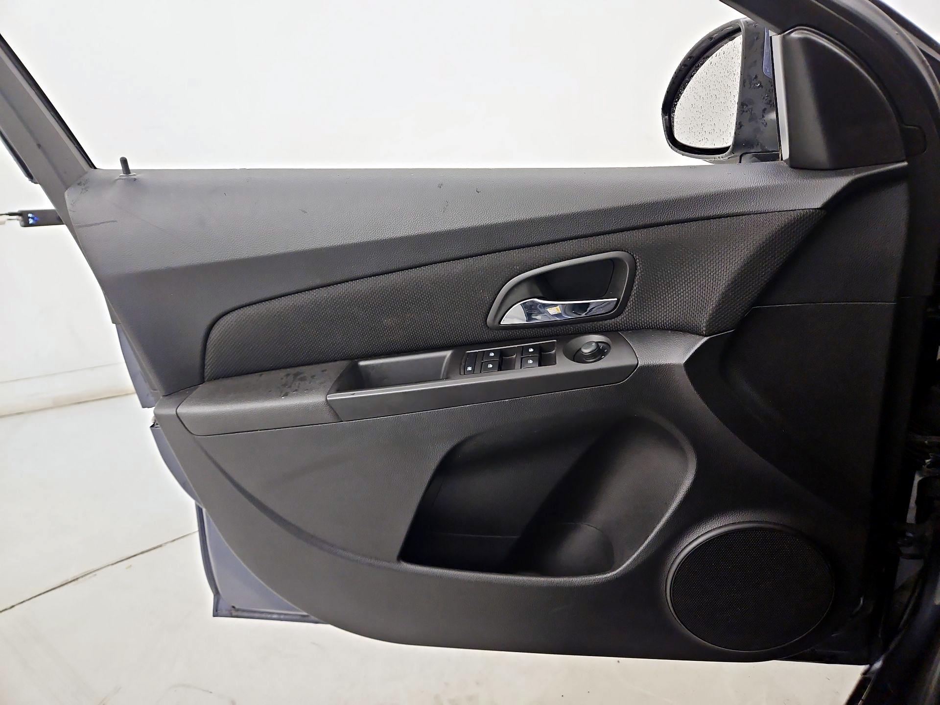 Thumbnail: 2014 Chevrolet Cruze - 12
