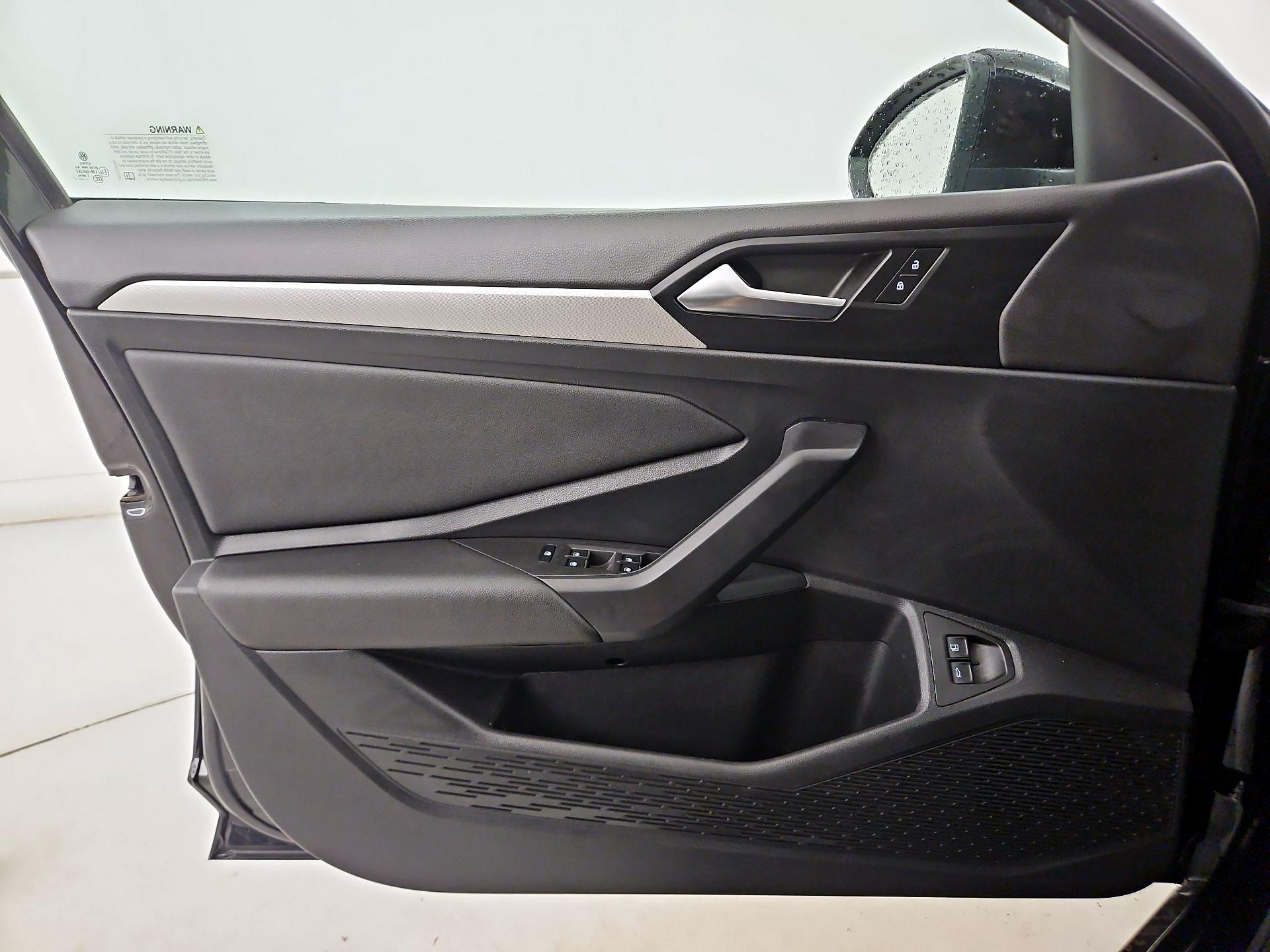 Thumbnail: 2021 Volkswagen Jetta - 12