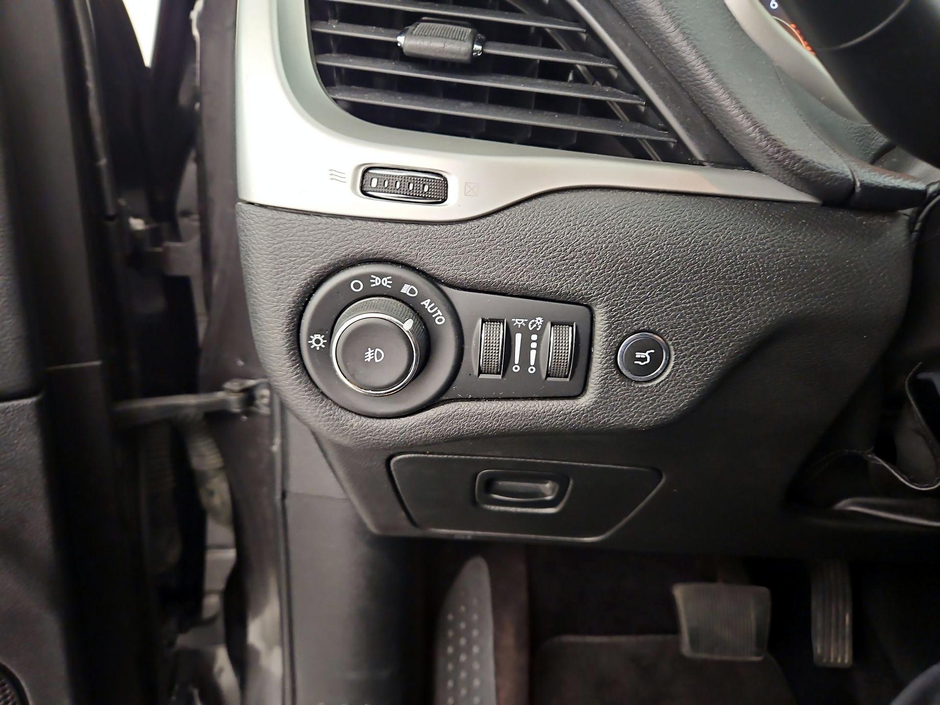 Thumbnail: 2017 Jeep Cherokee - 13