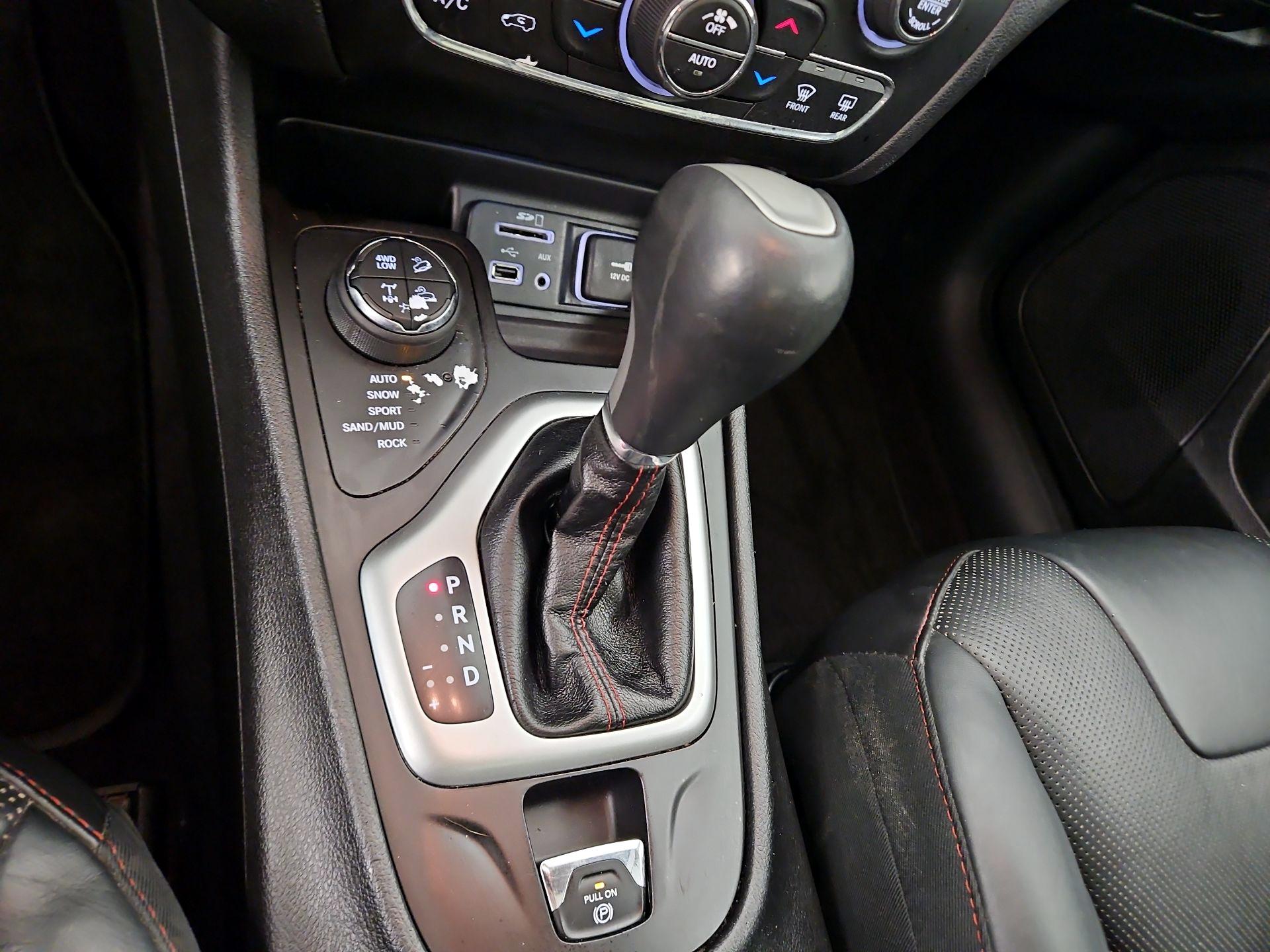 Thumbnail: 2017 Jeep Cherokee - 18