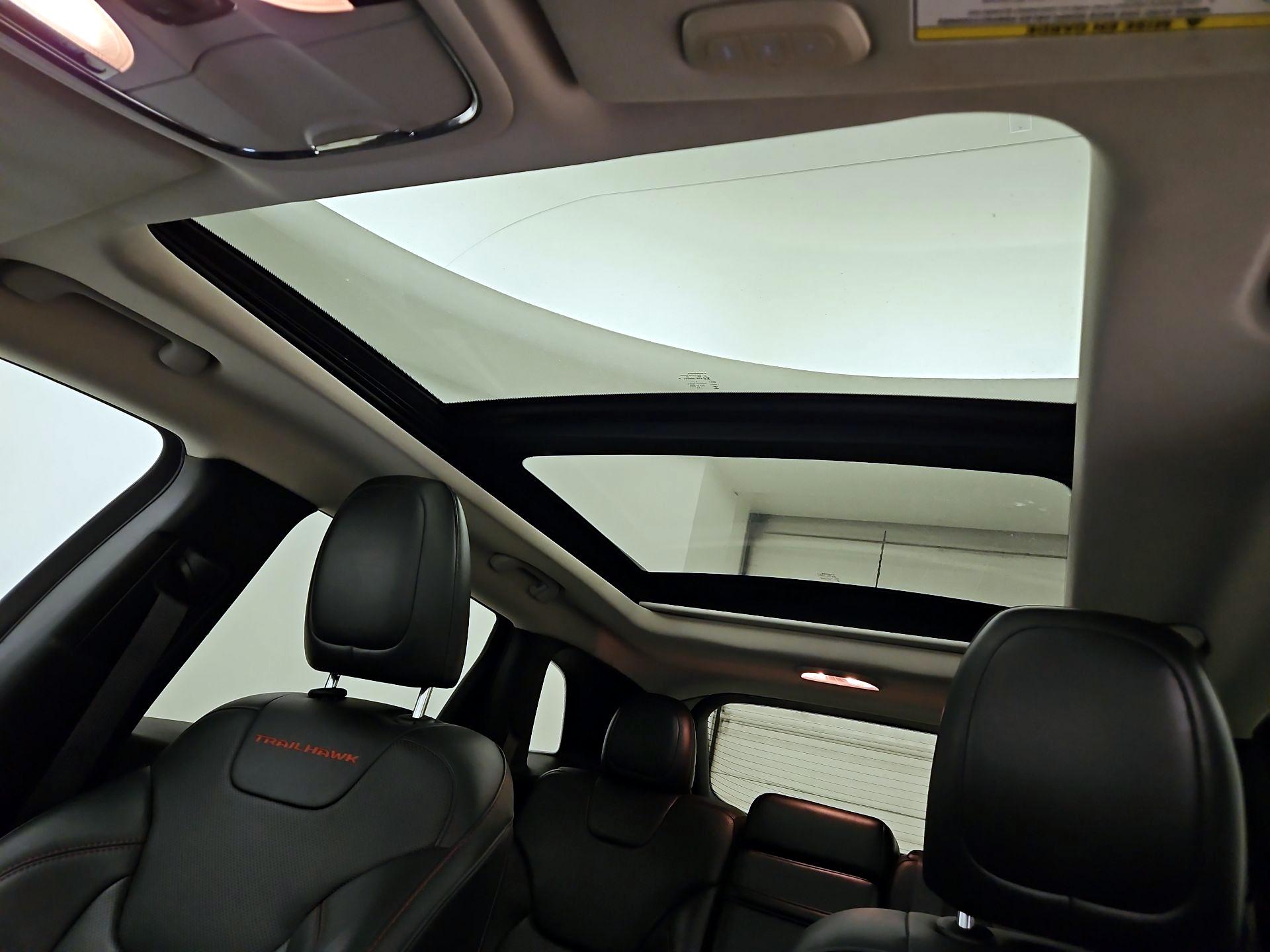 Thumbnail: 2017 Jeep Cherokee - 20