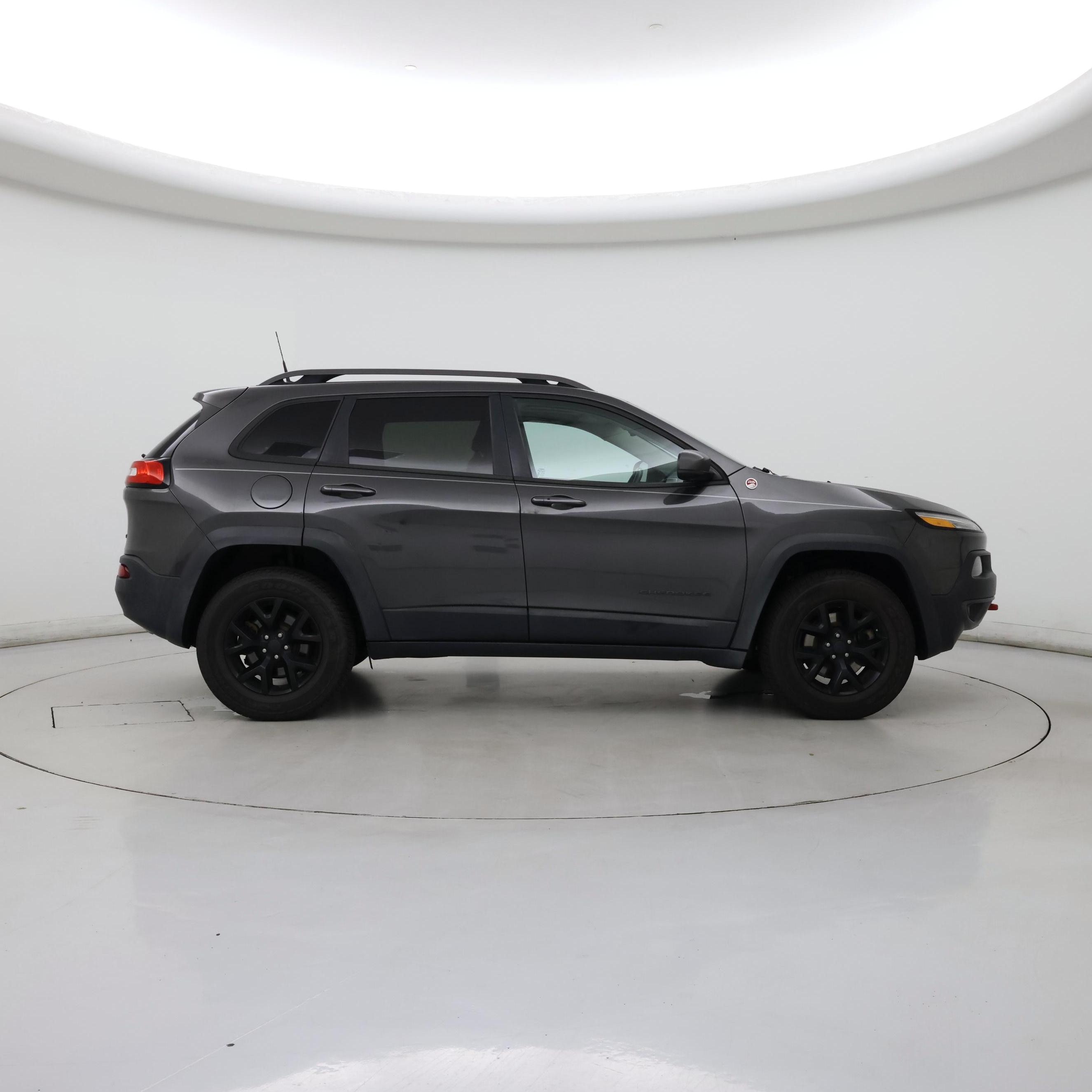 Thumbnail: 2017 Jeep Cherokee - 7