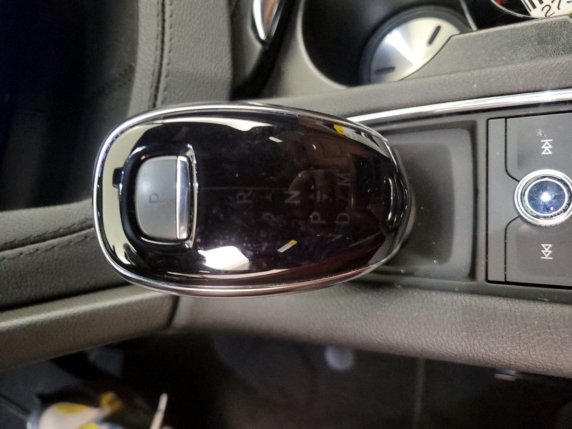 Thumbnail: 2024 Cadillac XT5 - 17