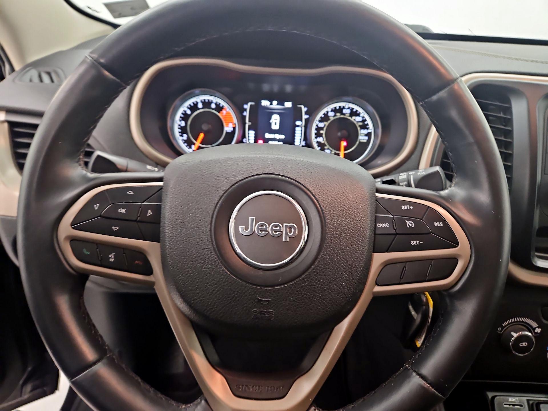 Thumbnail: 2017 Jeep Cherokee - 10