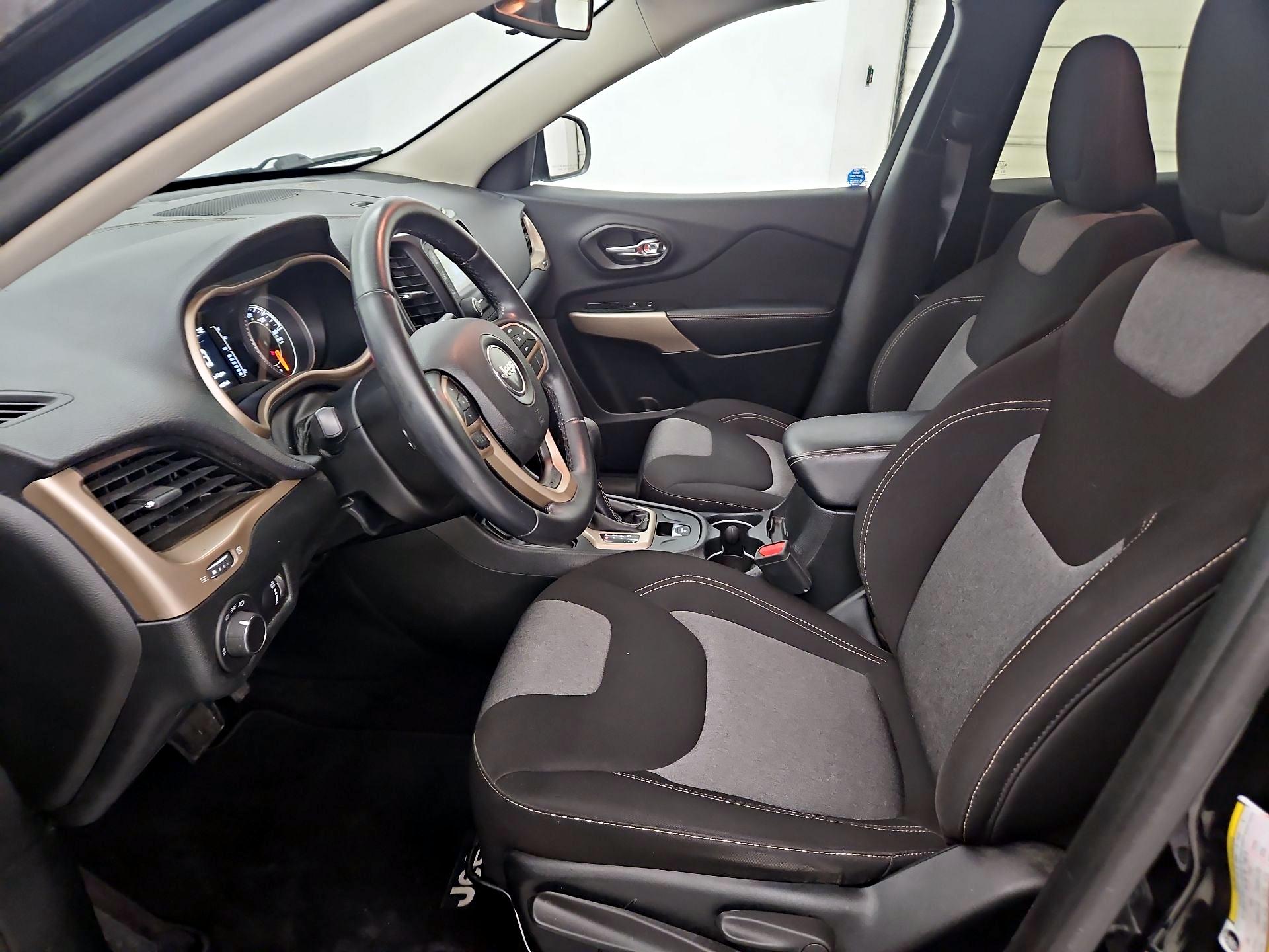 Thumbnail: 2017 Jeep Cherokee - 11