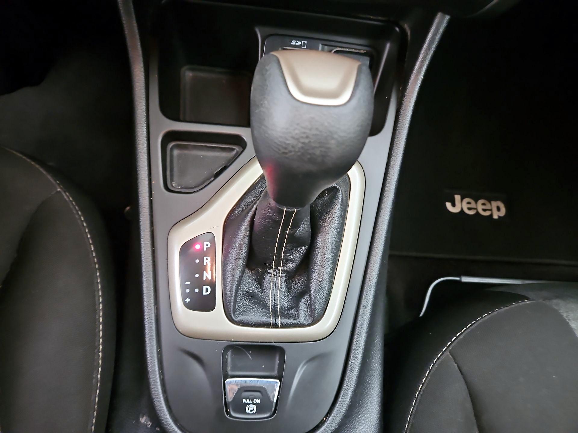 Thumbnail: 2017 Jeep Cherokee - 17