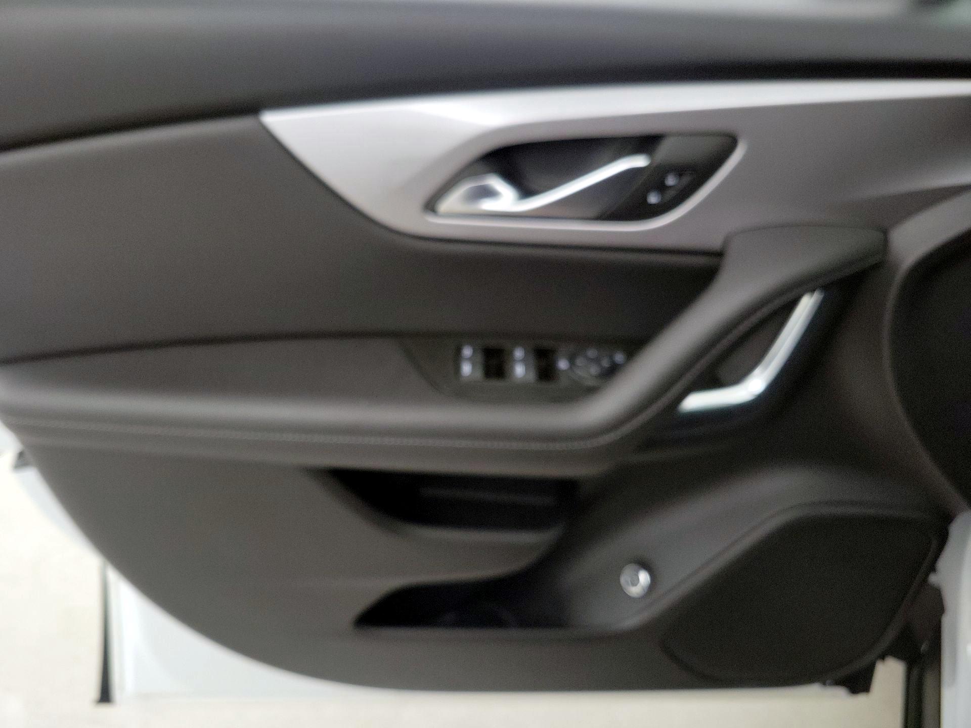 Thumbnail: 2022 Chevrolet Blazer - 12