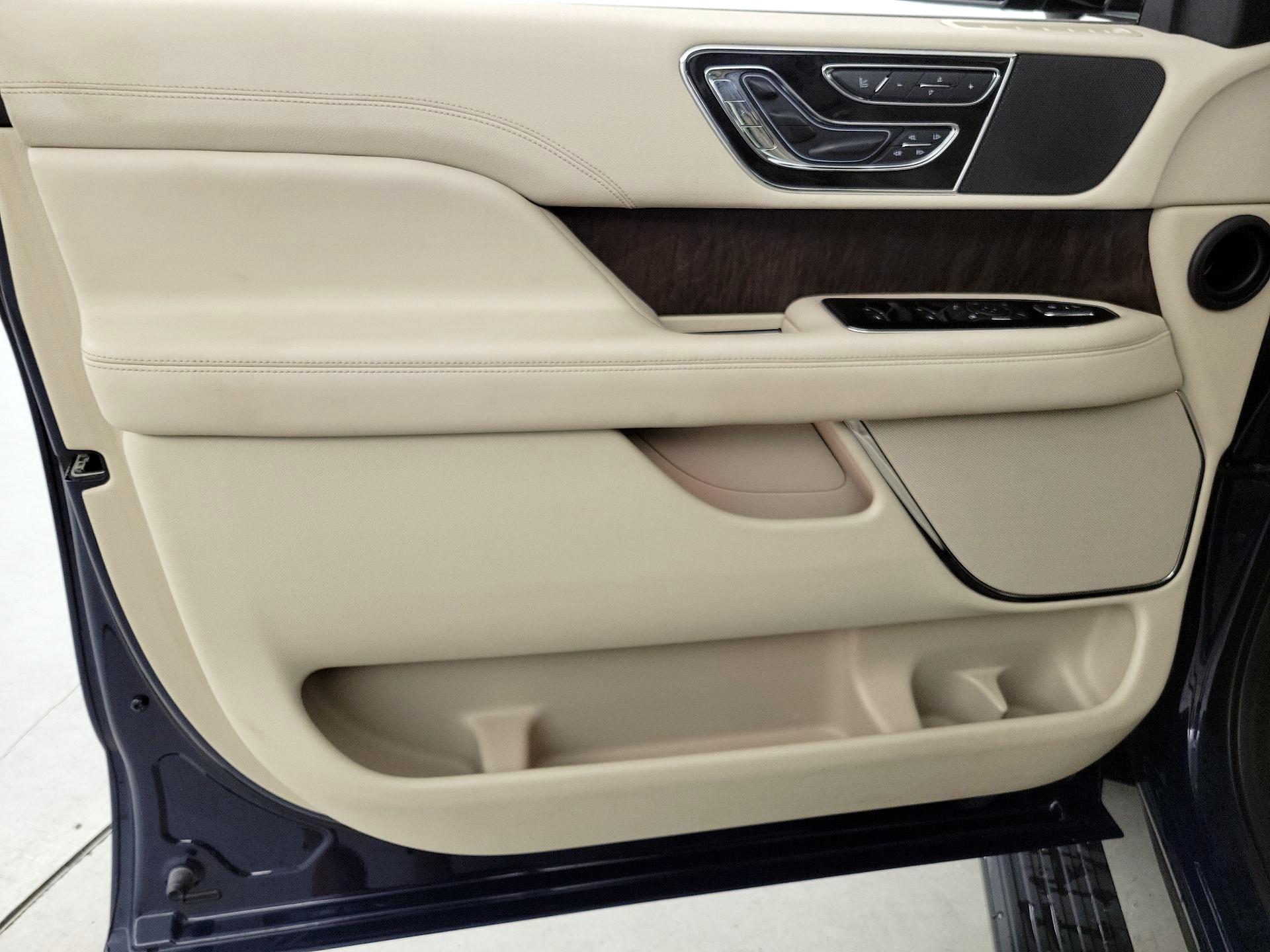 Thumbnail: 2019 Lincoln Navigator - 12