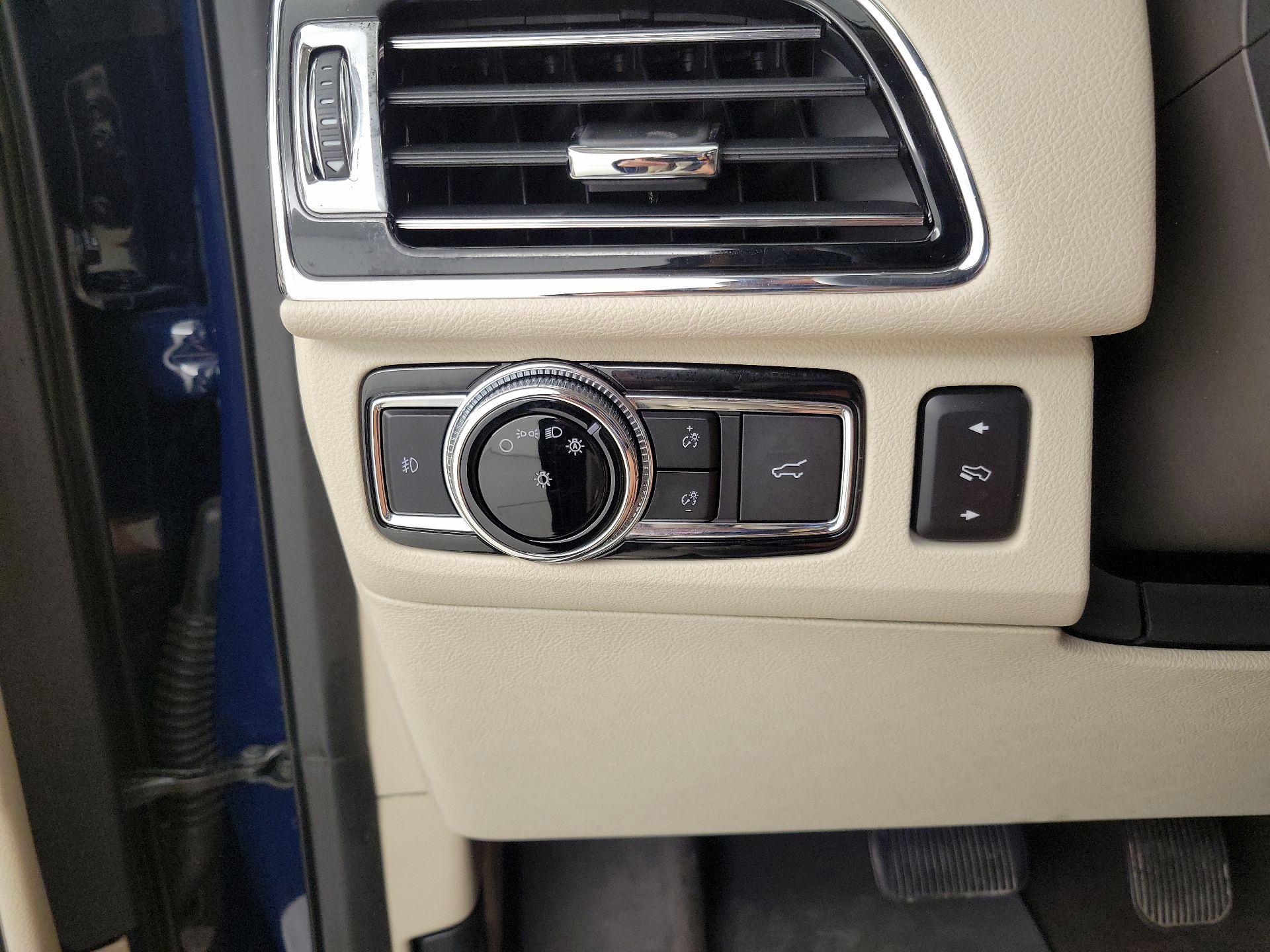Thumbnail: 2019 Lincoln Navigator - 13