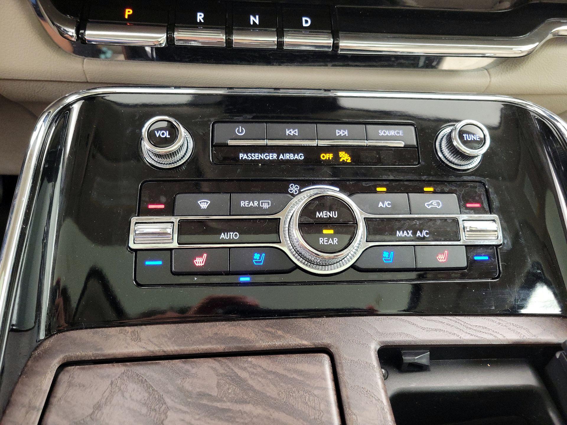 Thumbnail: 2019 Lincoln Navigator - 17