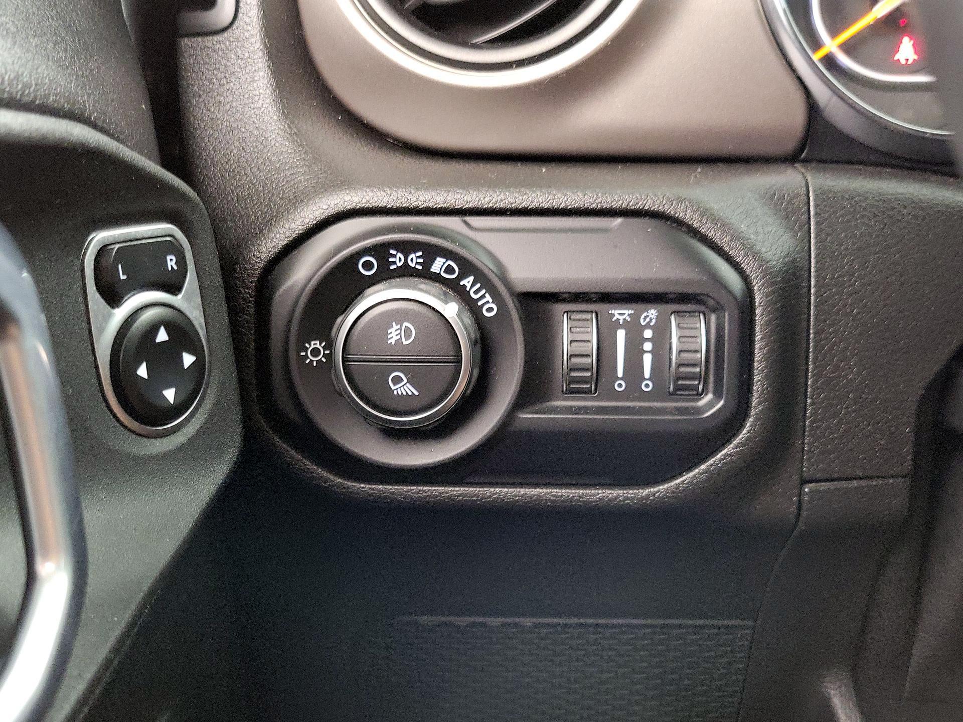 Thumbnail: 2020 Jeep Gladiator - 13