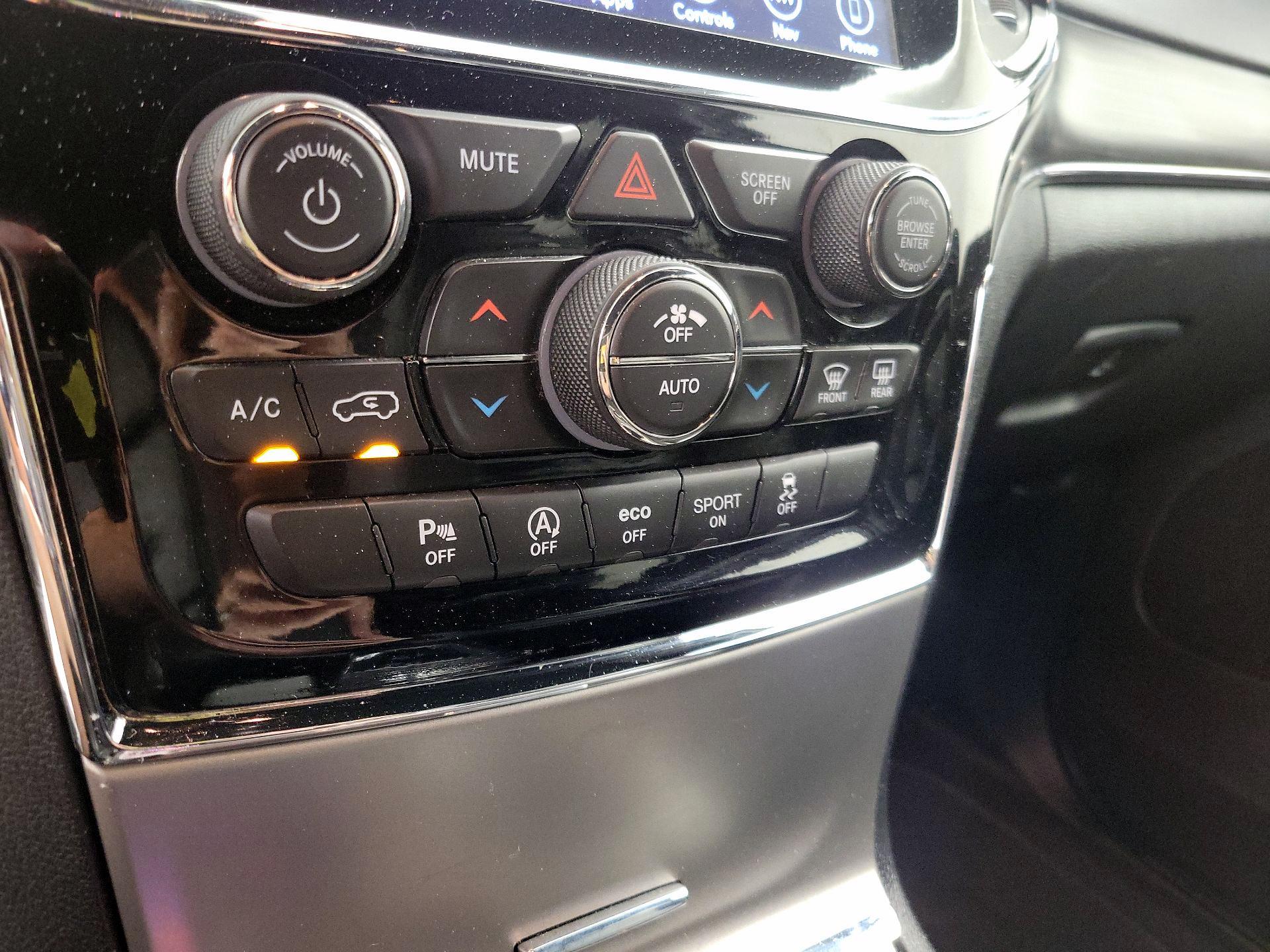 Thumbnail: 2019 Jeep Grand Cherokee - 17