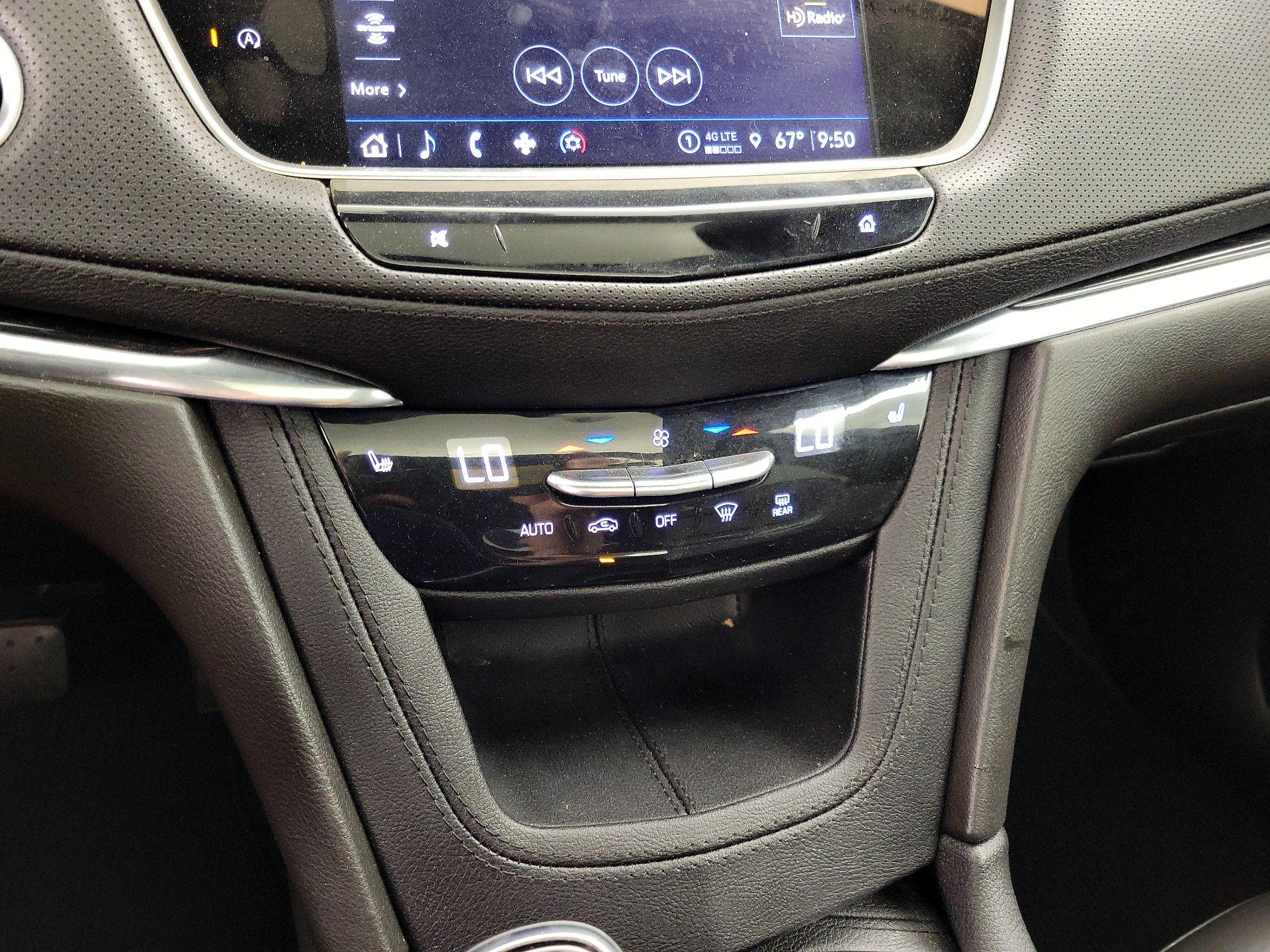 Thumbnail: 2022 Cadillac XT5 - 16