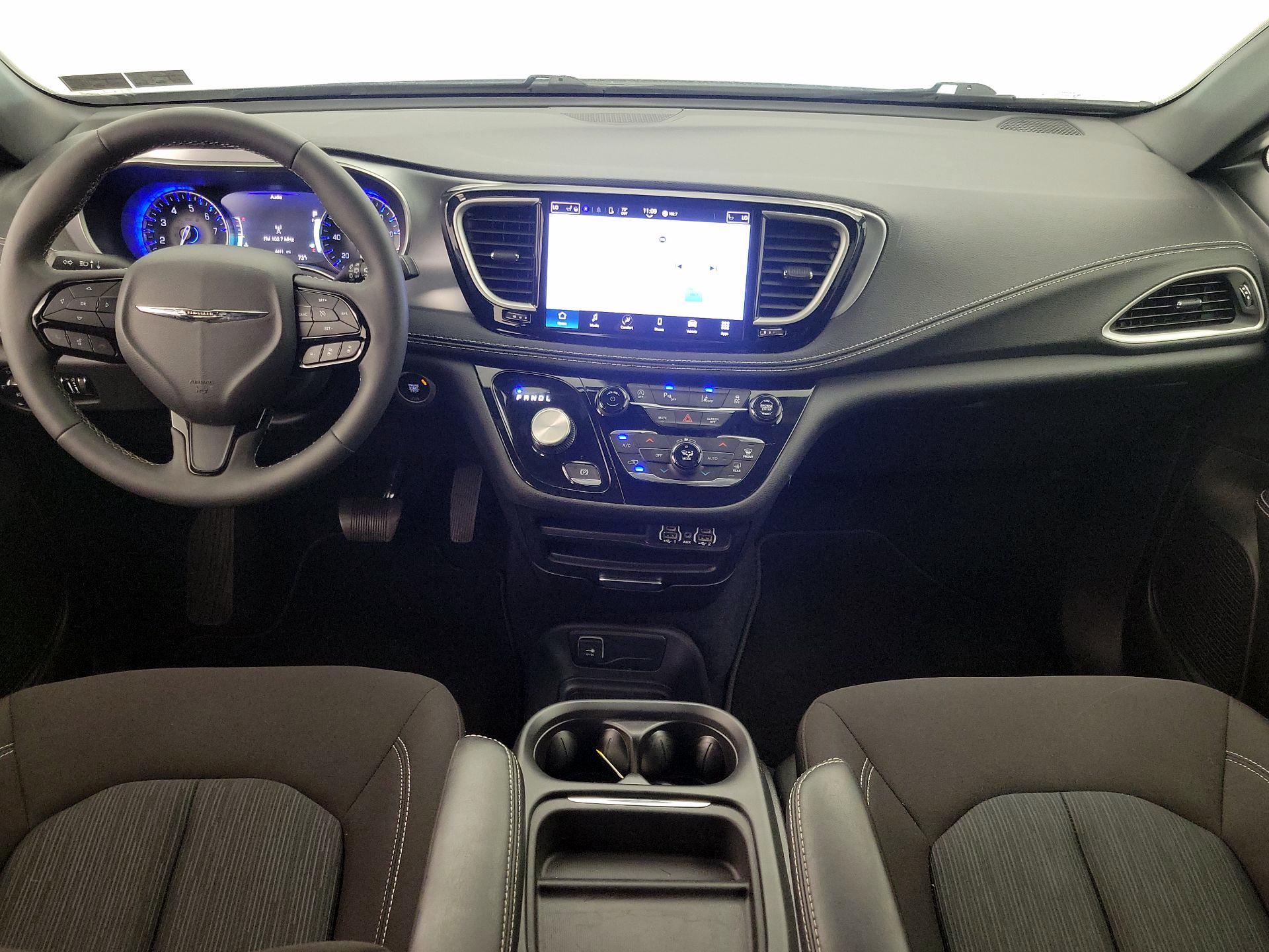 Thumbnail: 2023 Chrysler Pacifica - 9