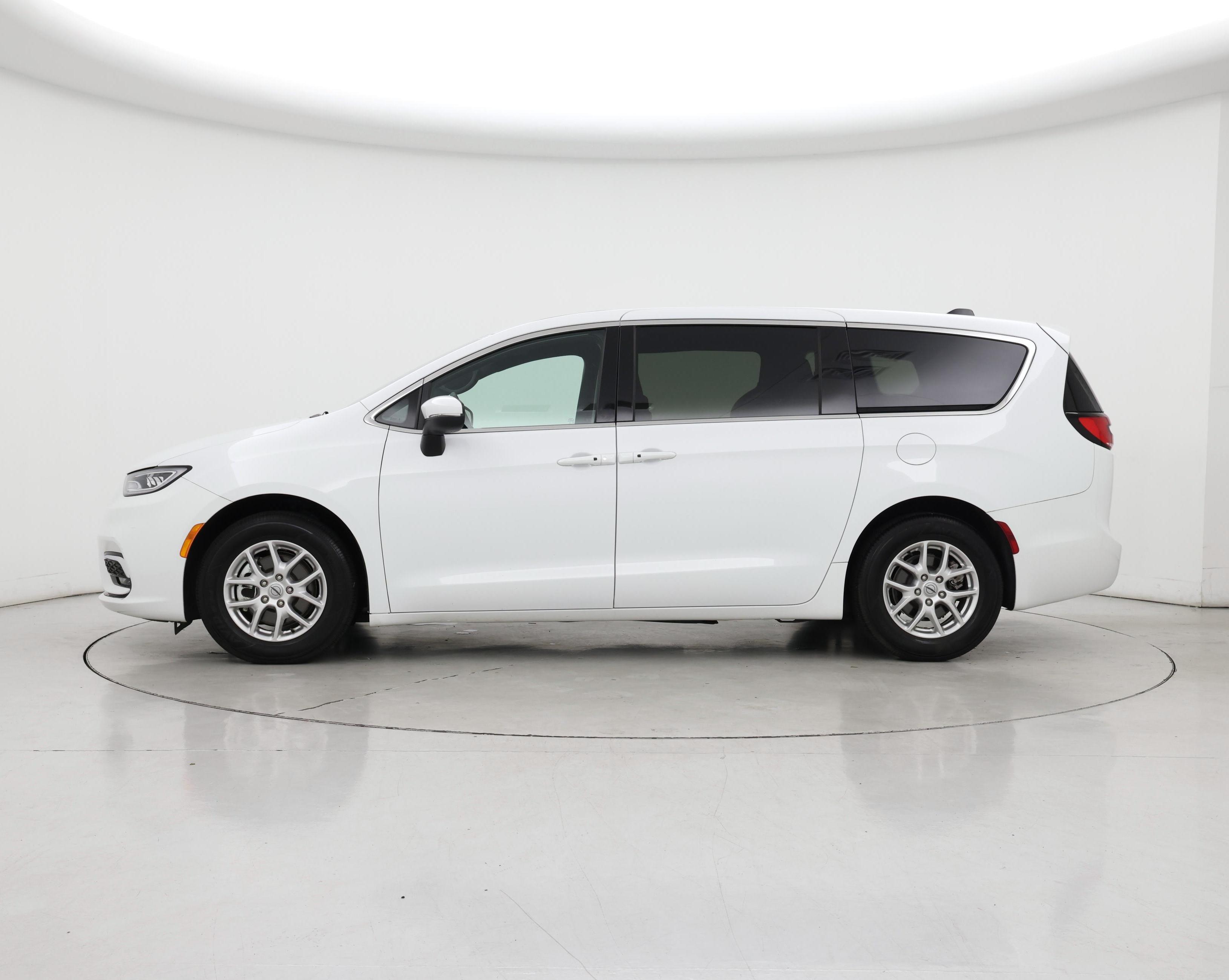 Thumbnail: 2023 Chrysler Pacifica - 3