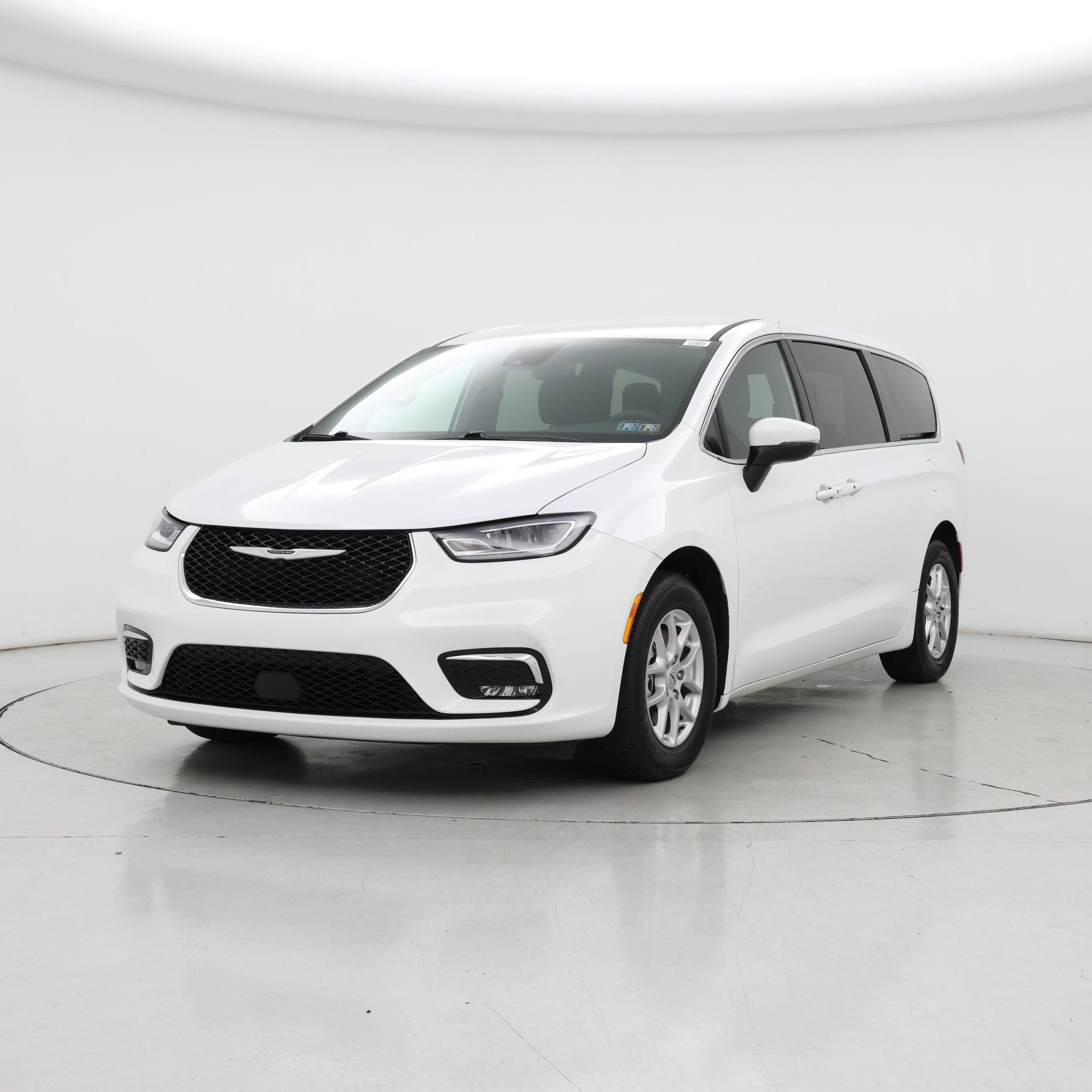 Thumbnail: 2023 Chrysler Pacifica - 4