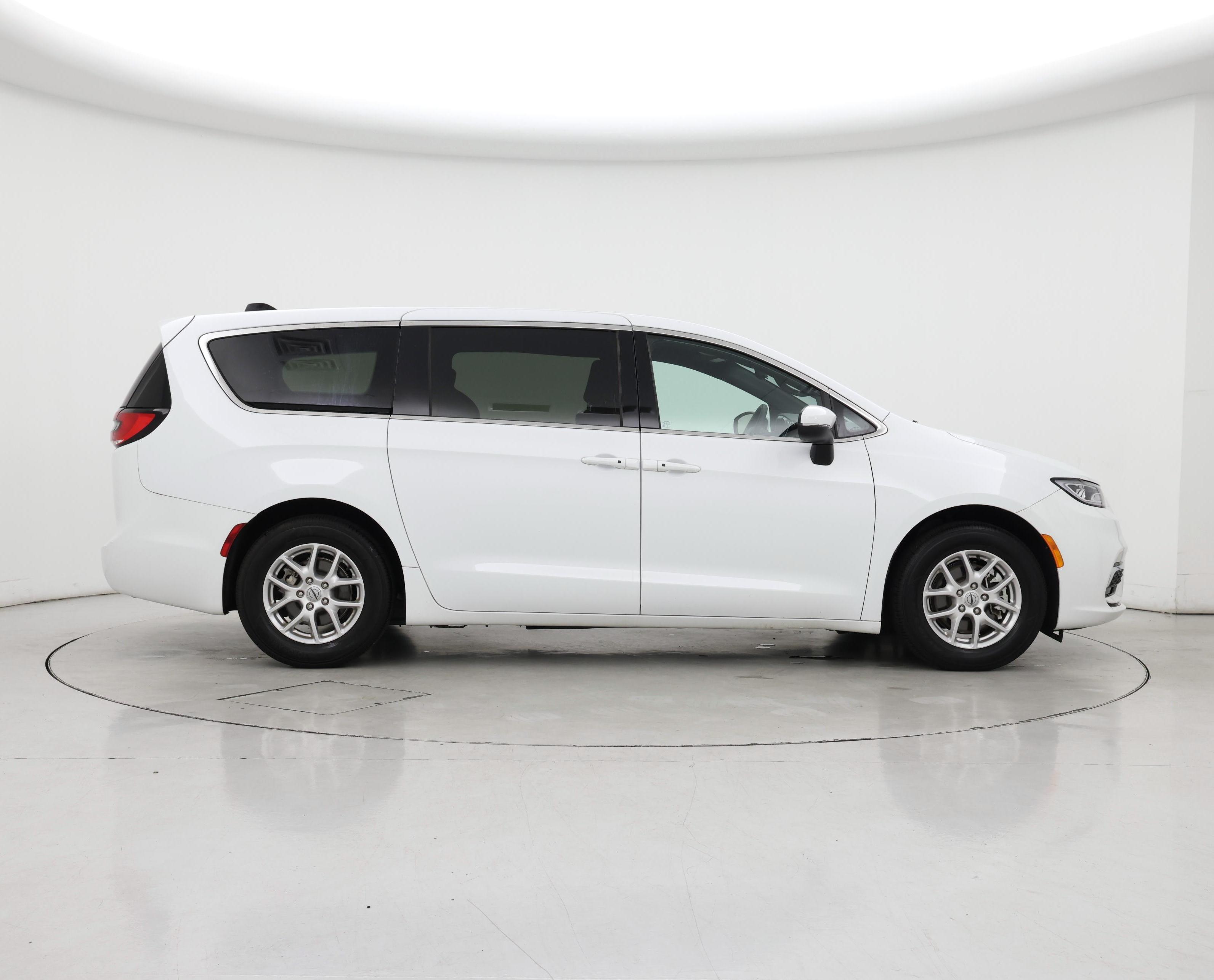 Thumbnail: 2023 Chrysler Pacifica - 7