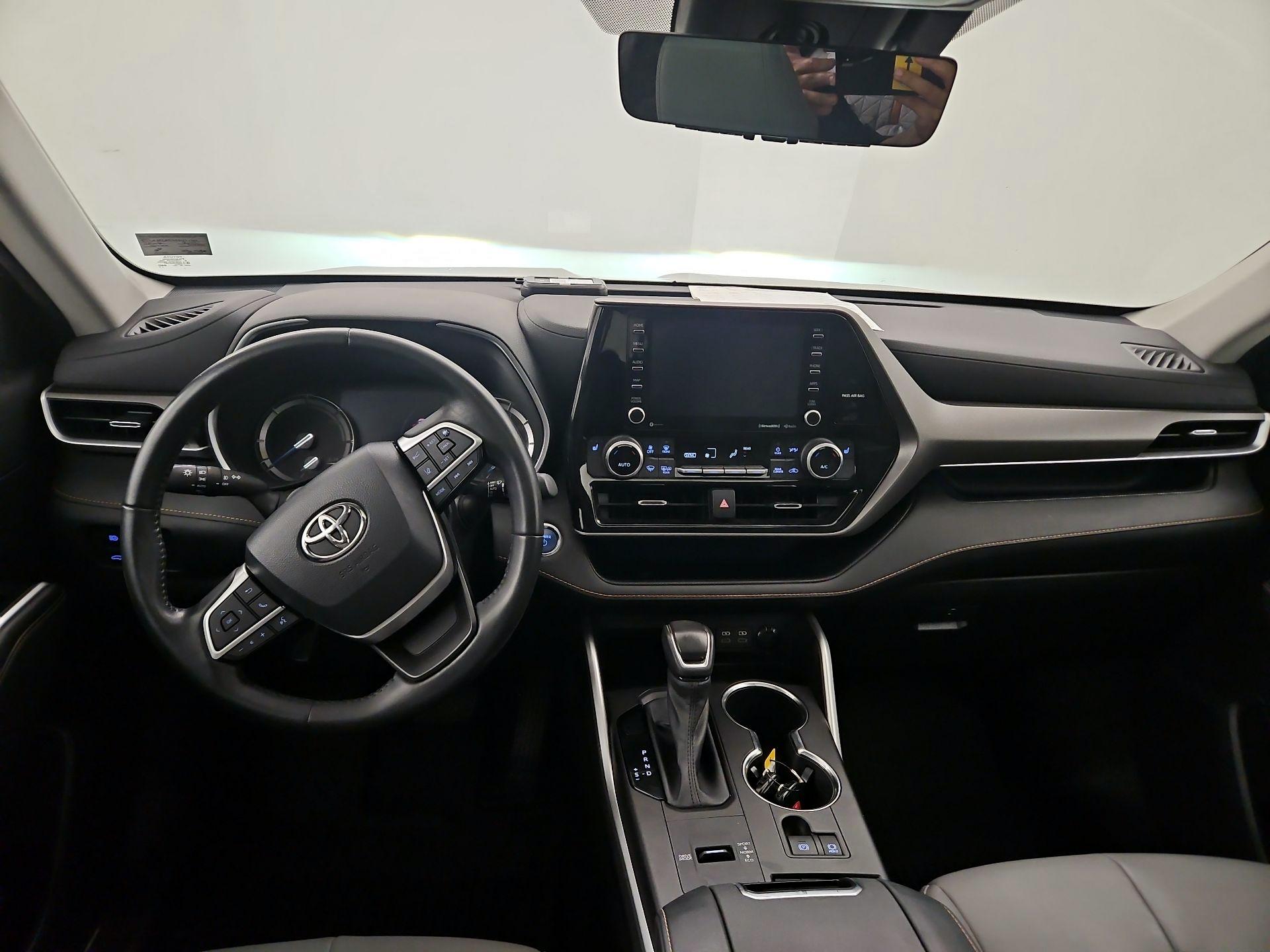 Thumbnail: 2022 Toyota Highlander - 9