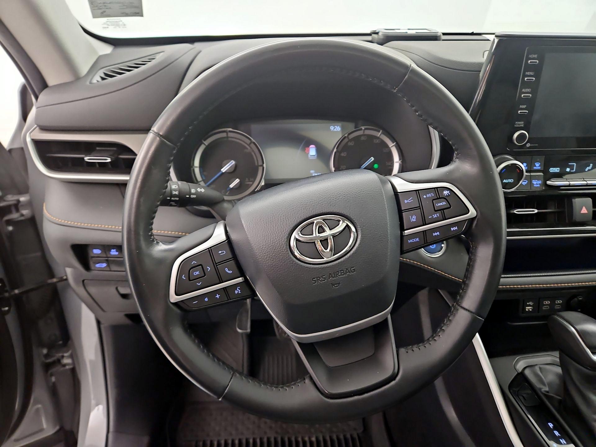 Thumbnail: 2022 Toyota Highlander - 10