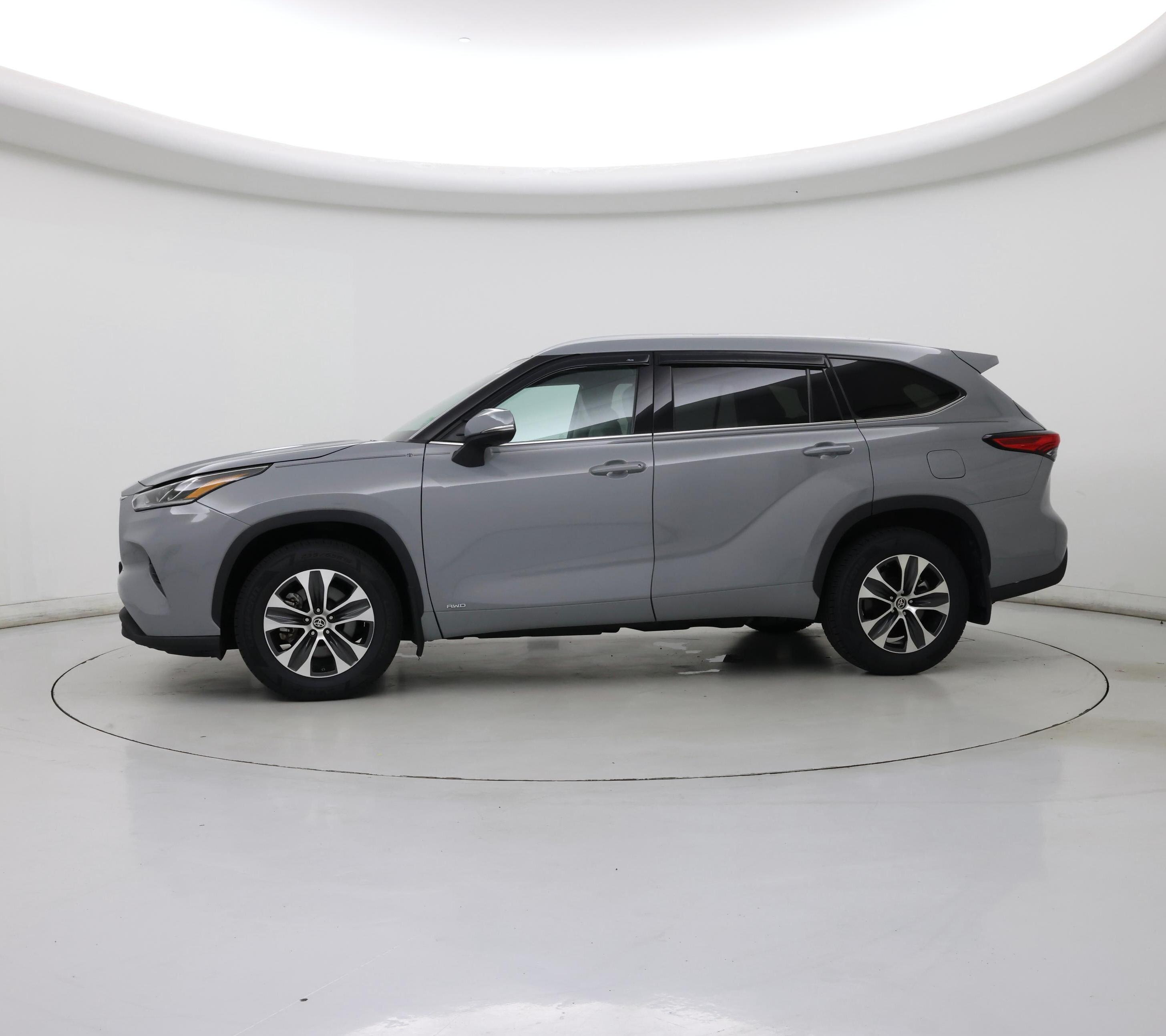 Thumbnail: 2022 Toyota Highlander - 3