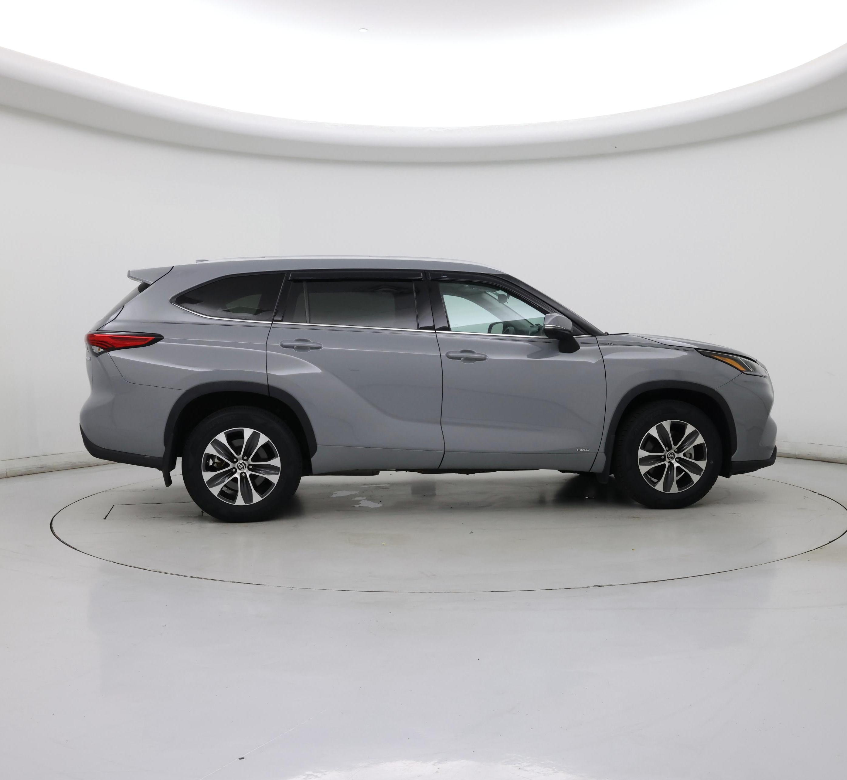 Thumbnail: 2022 Toyota Highlander - 7