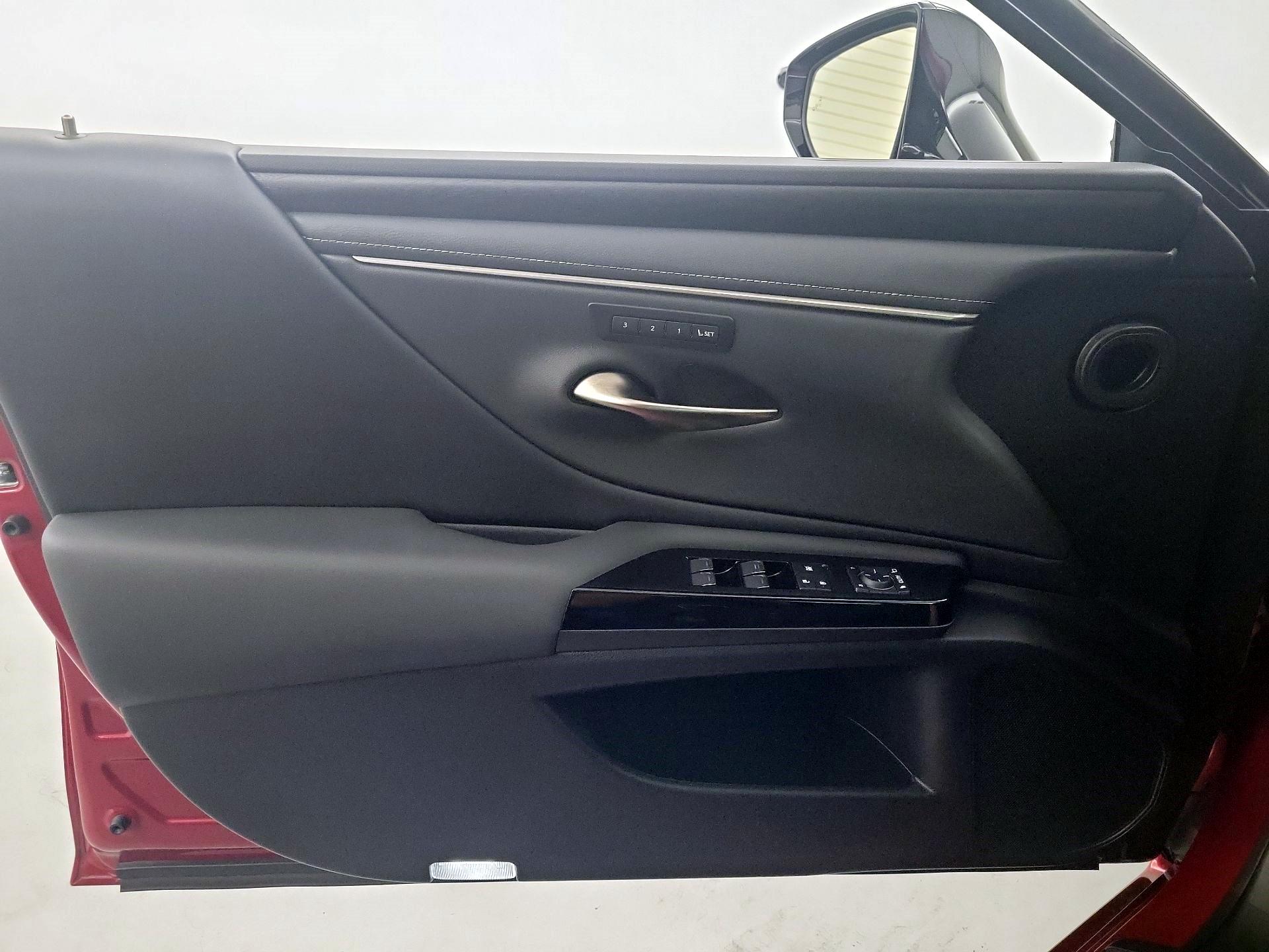 Thumbnail: 2023 Lexus ES - 10