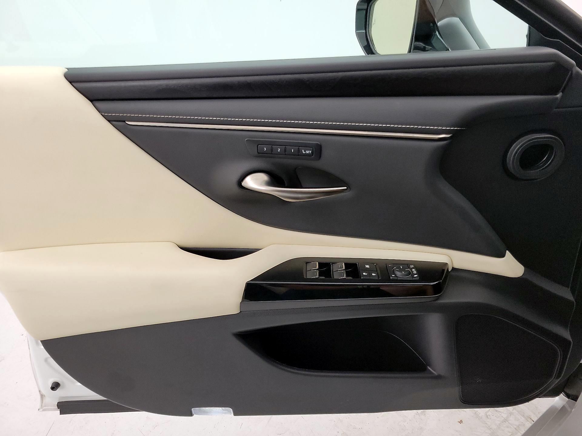 Thumbnail: 2022 Lexus ES - 12