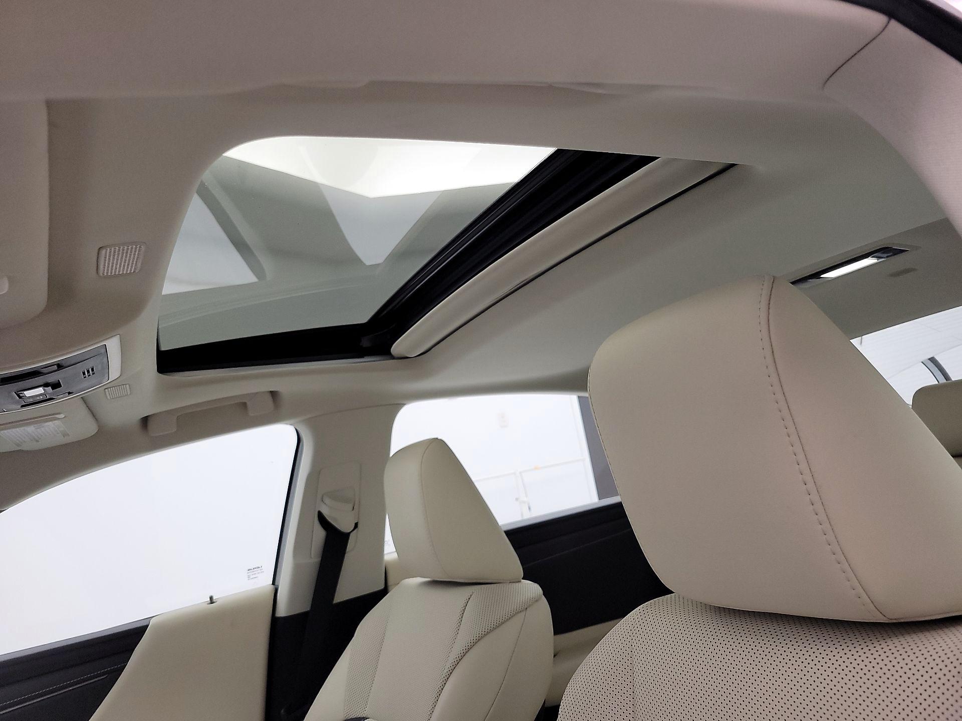 Thumbnail: 2022 Lexus ES - 19