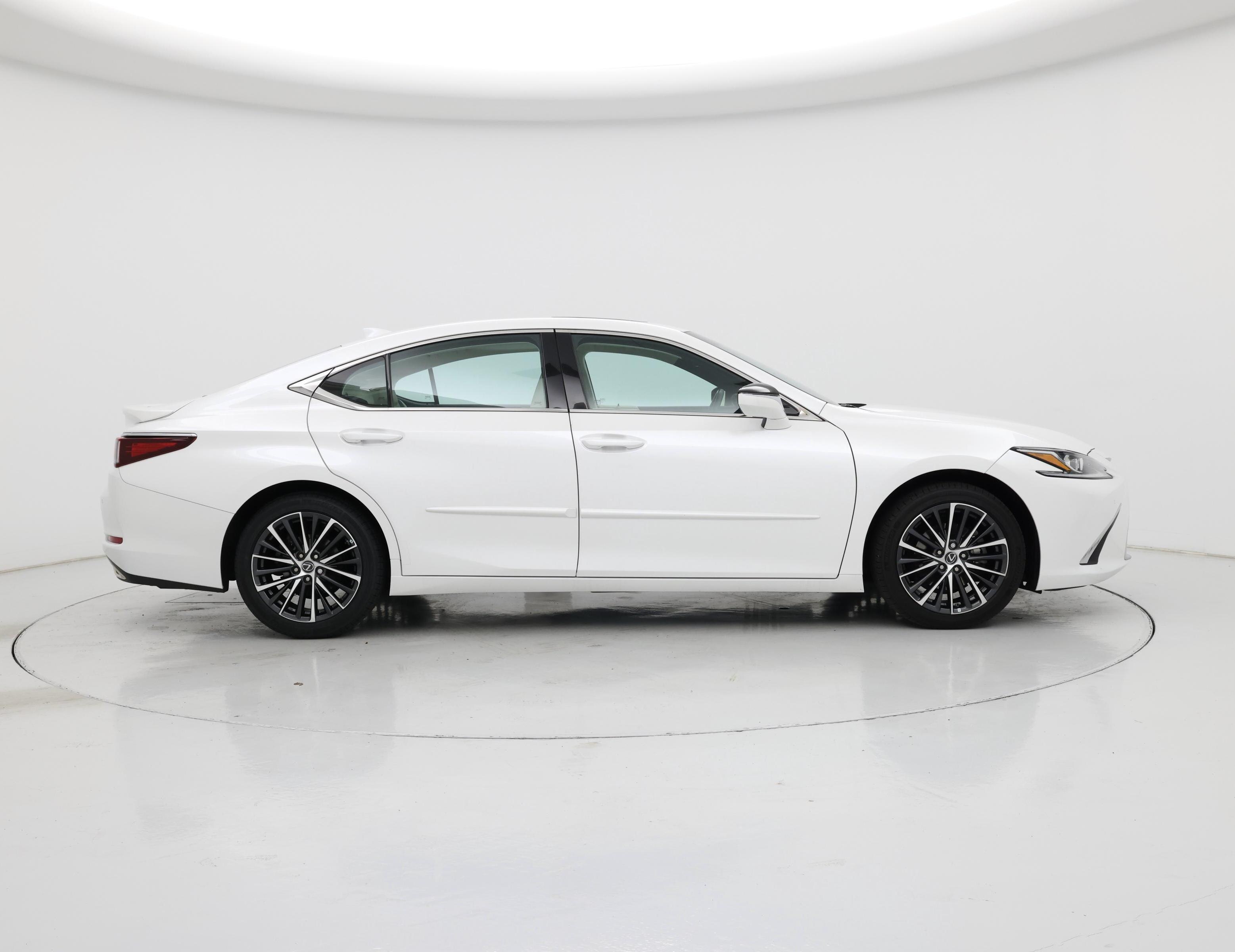 Thumbnail: 2022 Lexus ES - 7