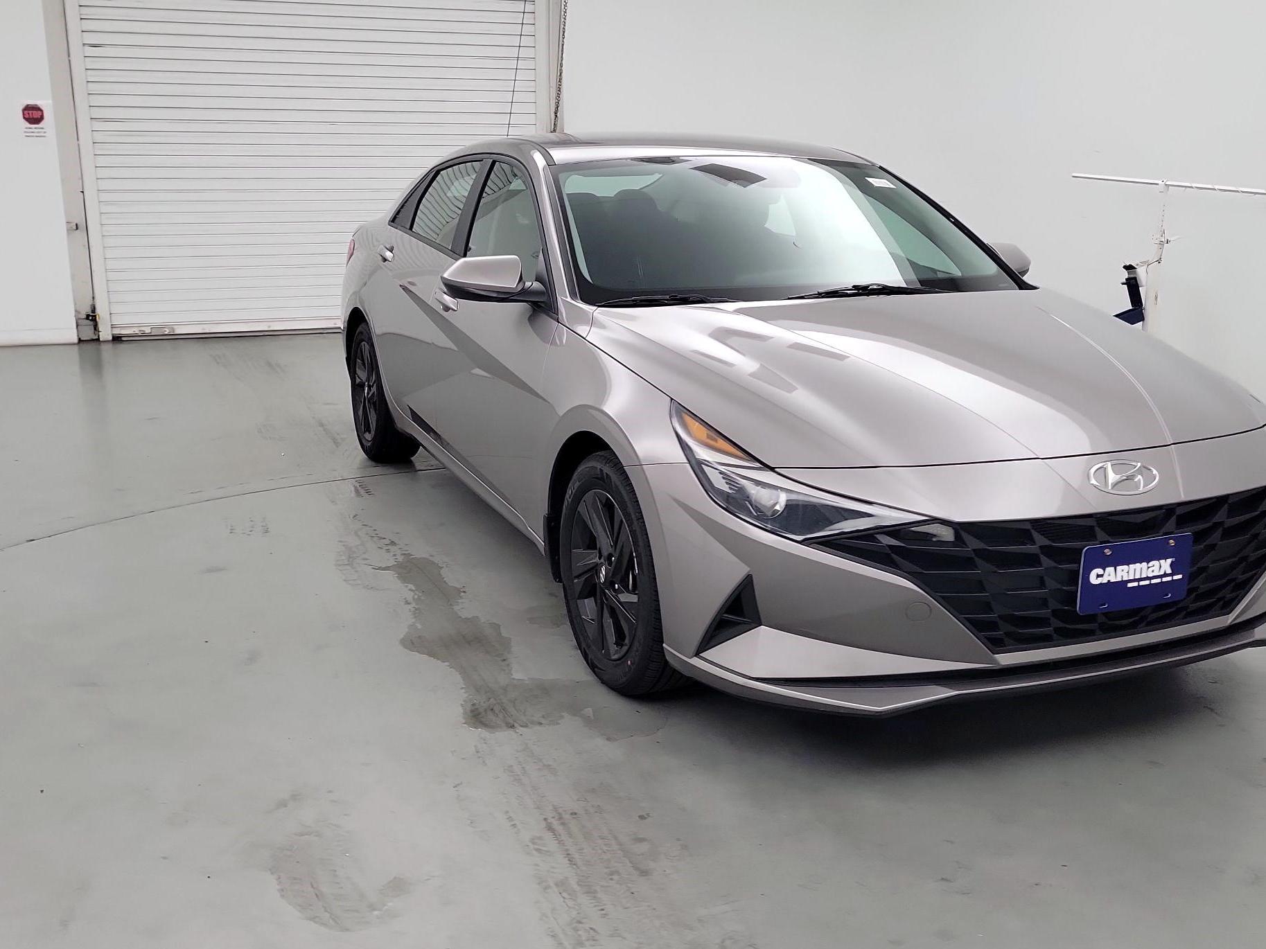 Thumbnail: 2022 Hyundai Elantra - 1