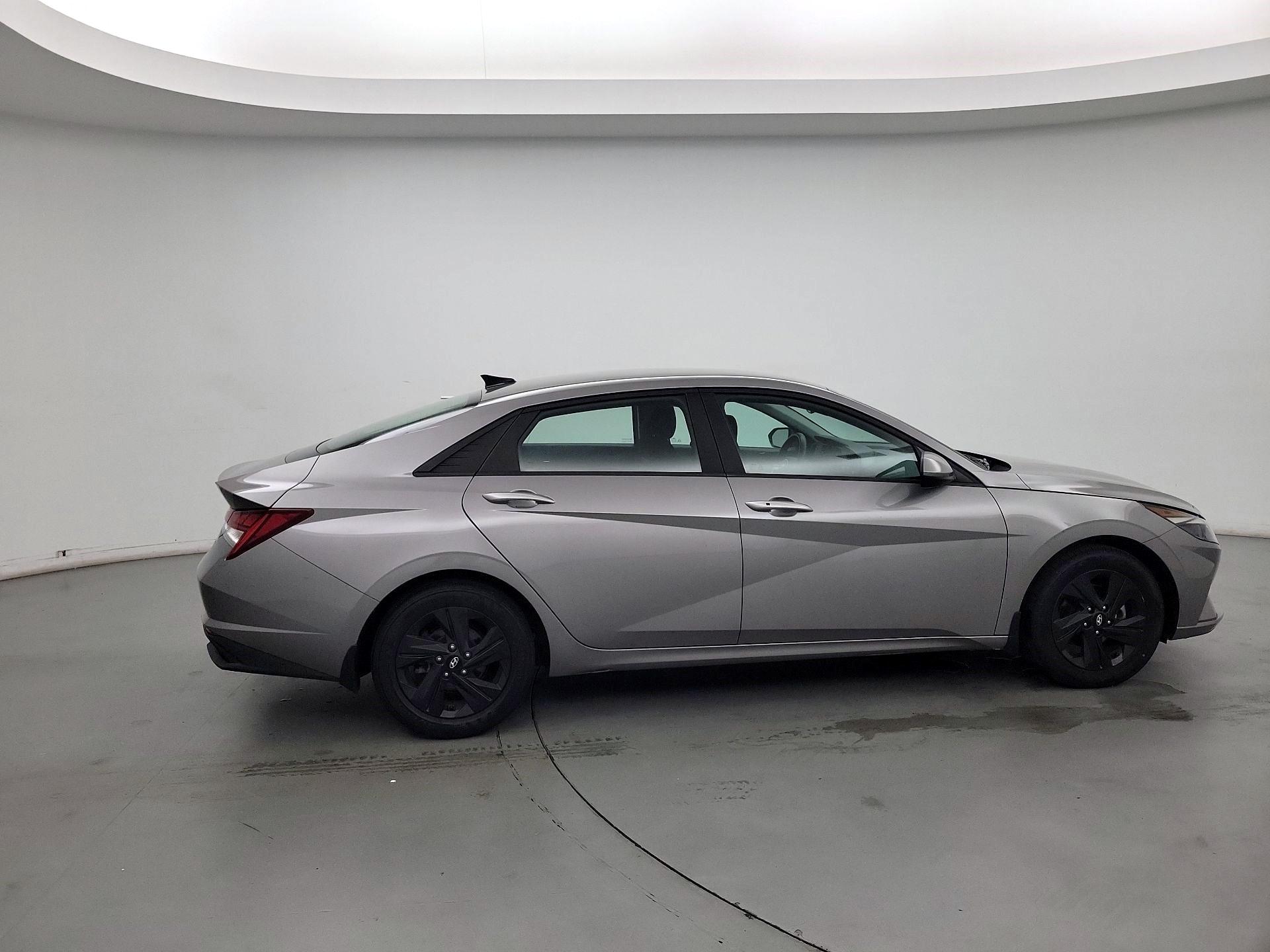 Thumbnail: 2022 Hyundai Elantra - 4