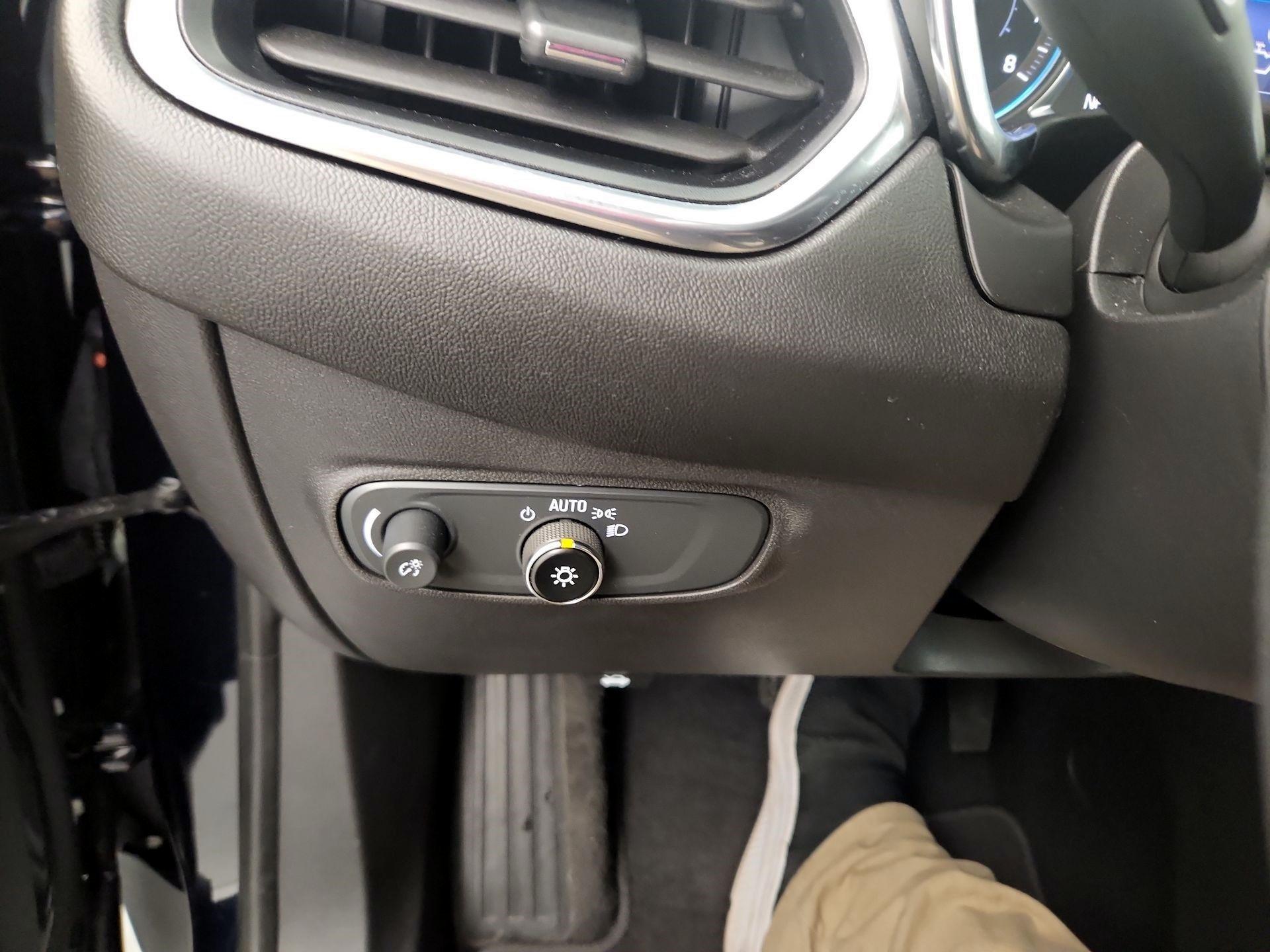 Thumbnail: 2021 Chevrolet Equinox - 11