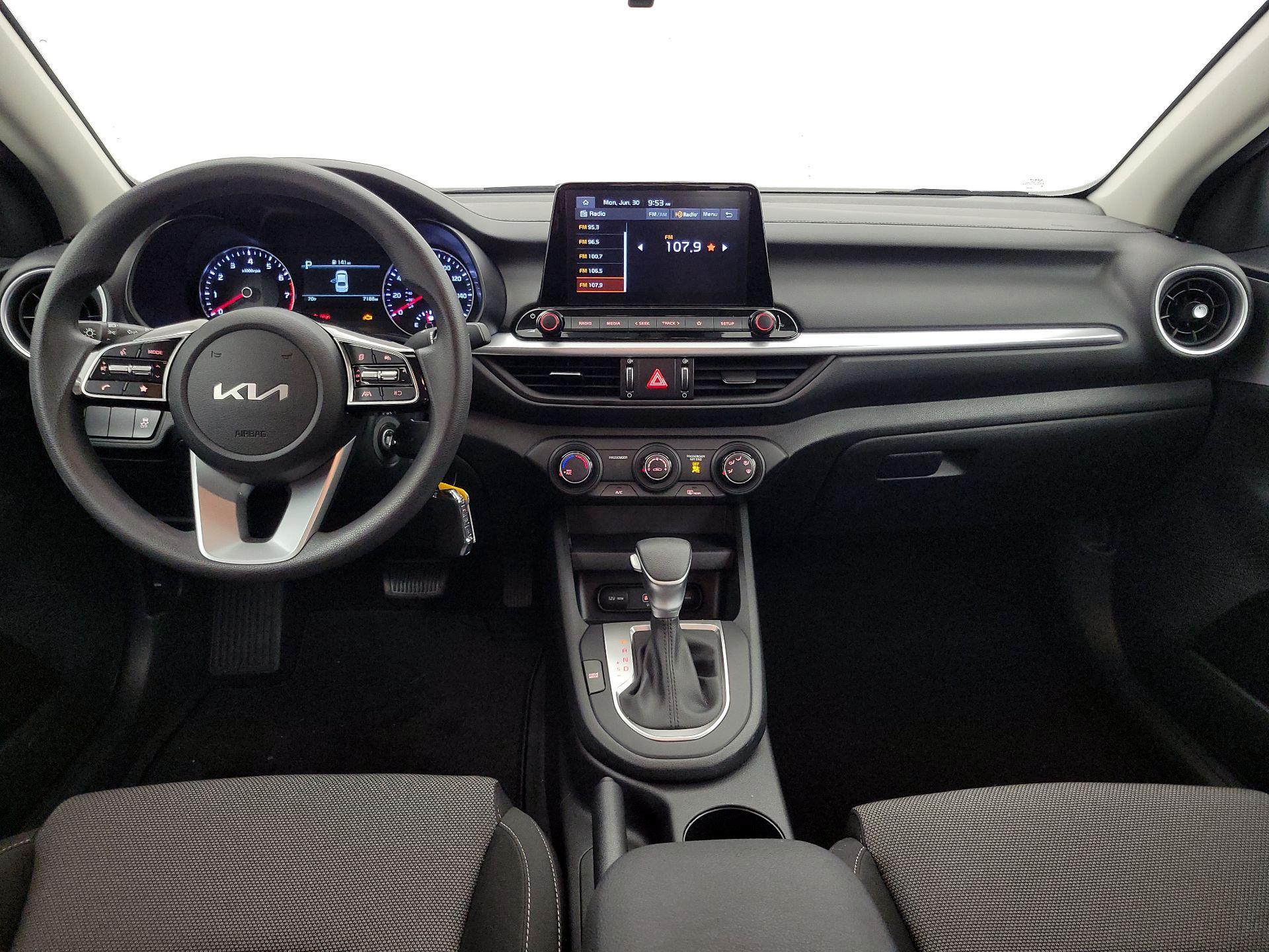 Thumbnail: 2022 Kia Forte - 9